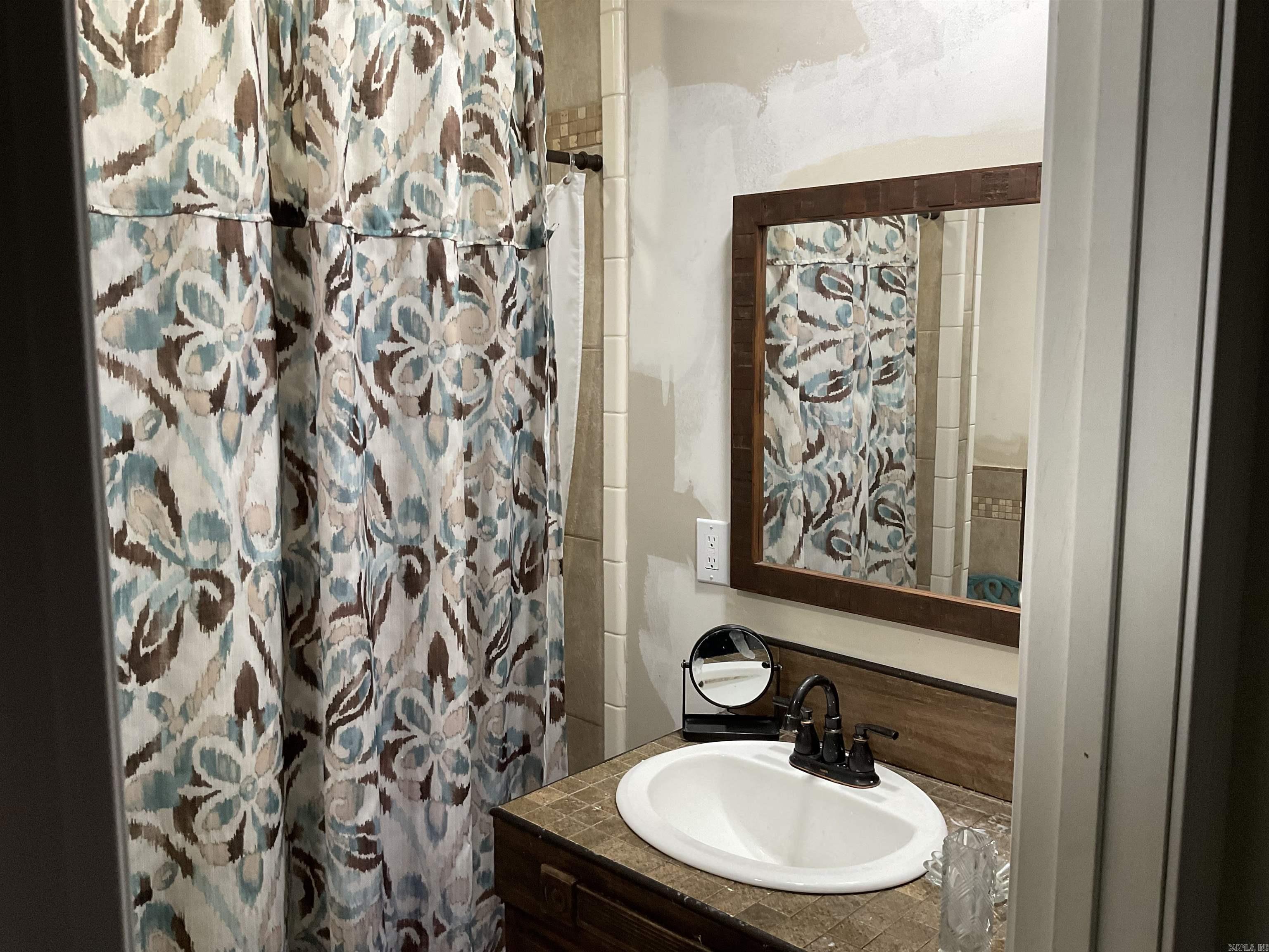 CLINTON - Residential