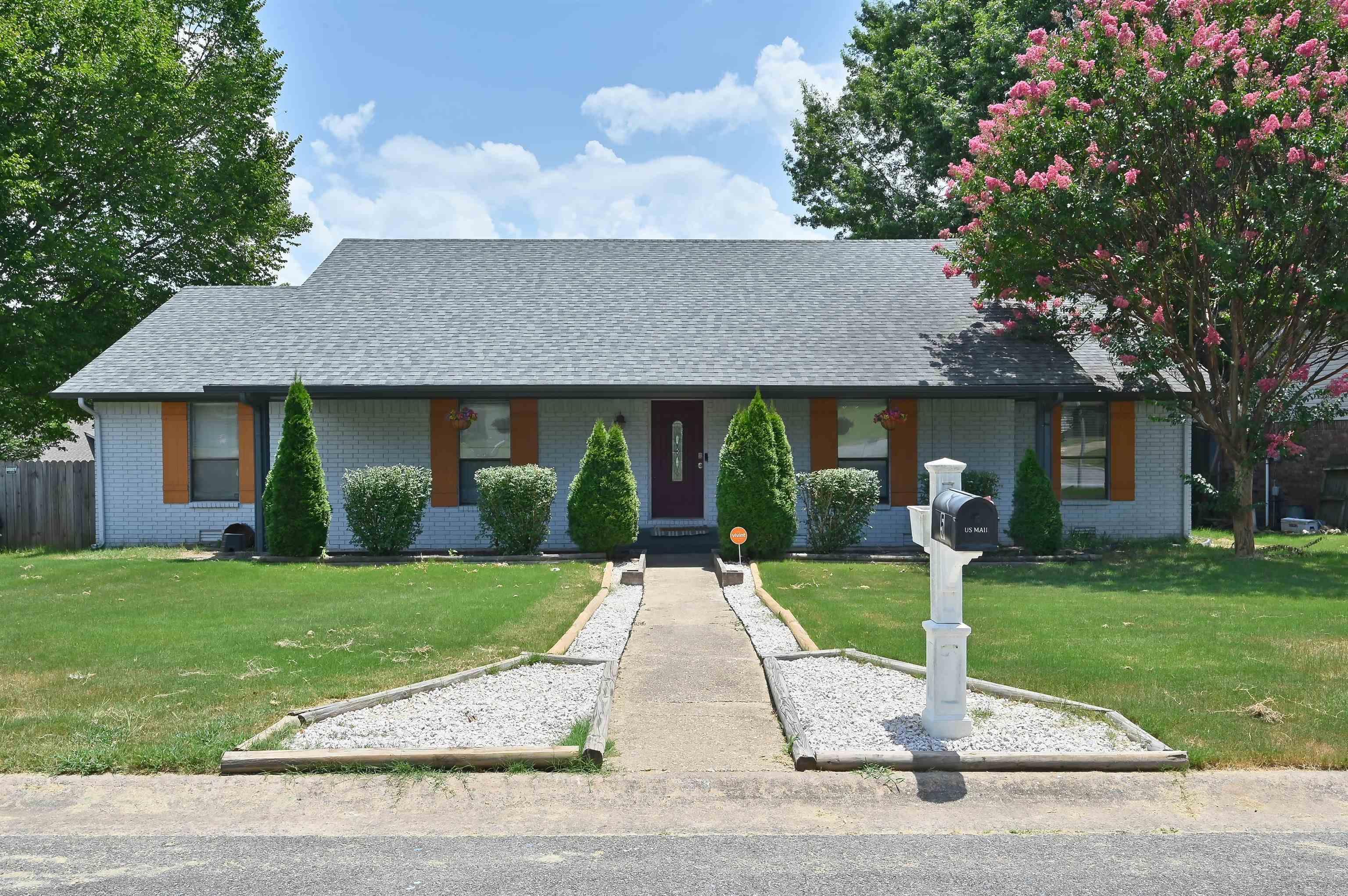 This beautifully maintained and updated 4 bedroom home offers the perfect blend of comfort, functionality, and charm. Located in the heart of Conway, you will find it is centrally located to meet all of your needs for shopping, eating out, or enjoying the walking trails and near by parks. Make sure you take a walk through this incredible home with the featured 3D tour!