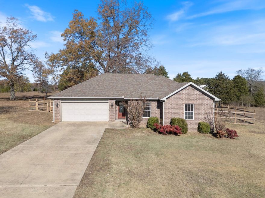 This charming 3 bedroom, 2 bath home with a bonus room situated on a large lot is located in a very desirable part of Quitman.  This well built home is conveniently located just 7 miles from Greers Ferry Lake, and 30 Miles to Conway or Searcy.  You walk in to an open floor plan leading you through the living room and into the kitchen/dining combo.  Equipped with high end finishes throughout, this home is move-in ready! New roof in 2021.