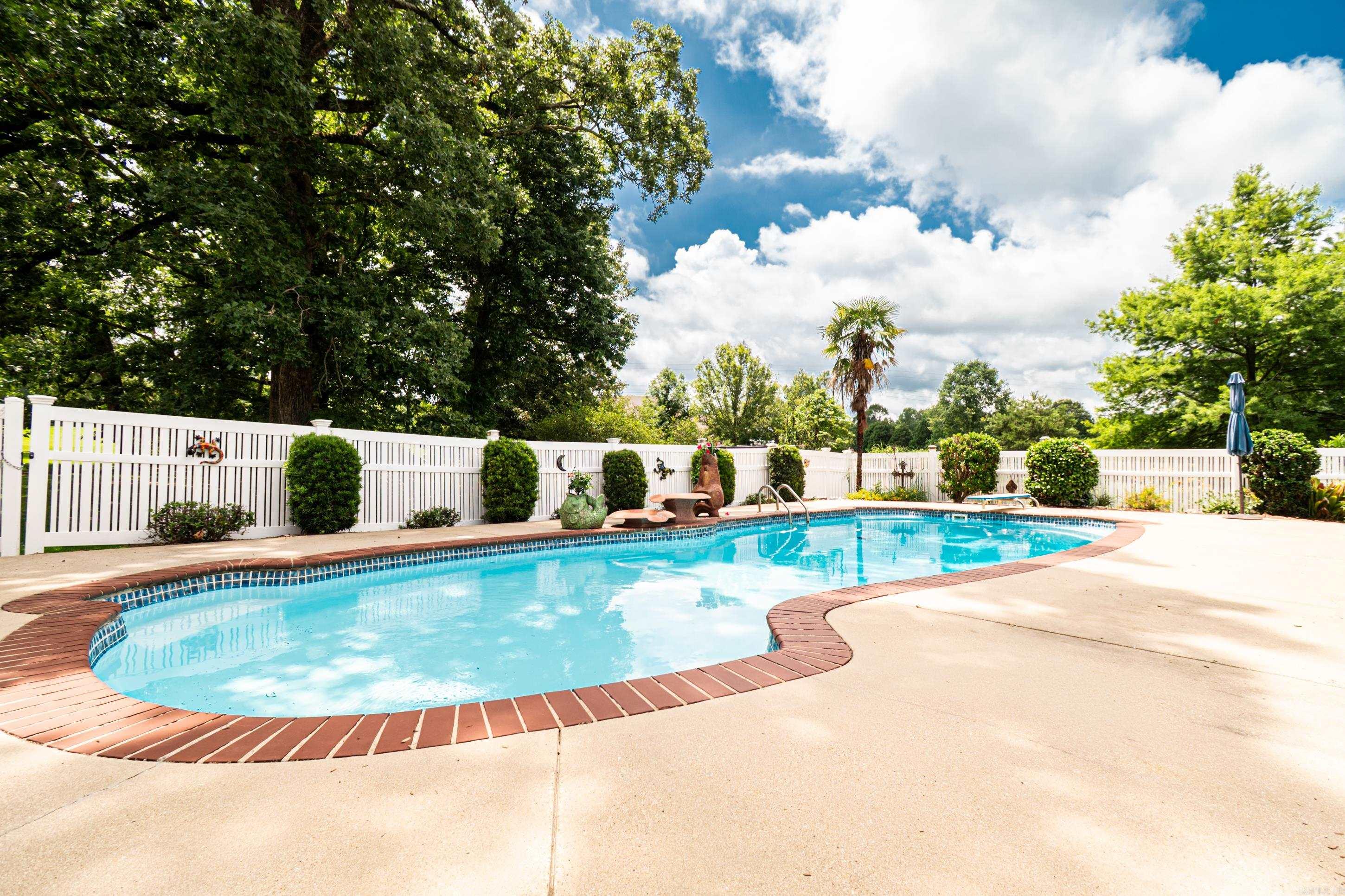 MEADOW HILLS - Residential