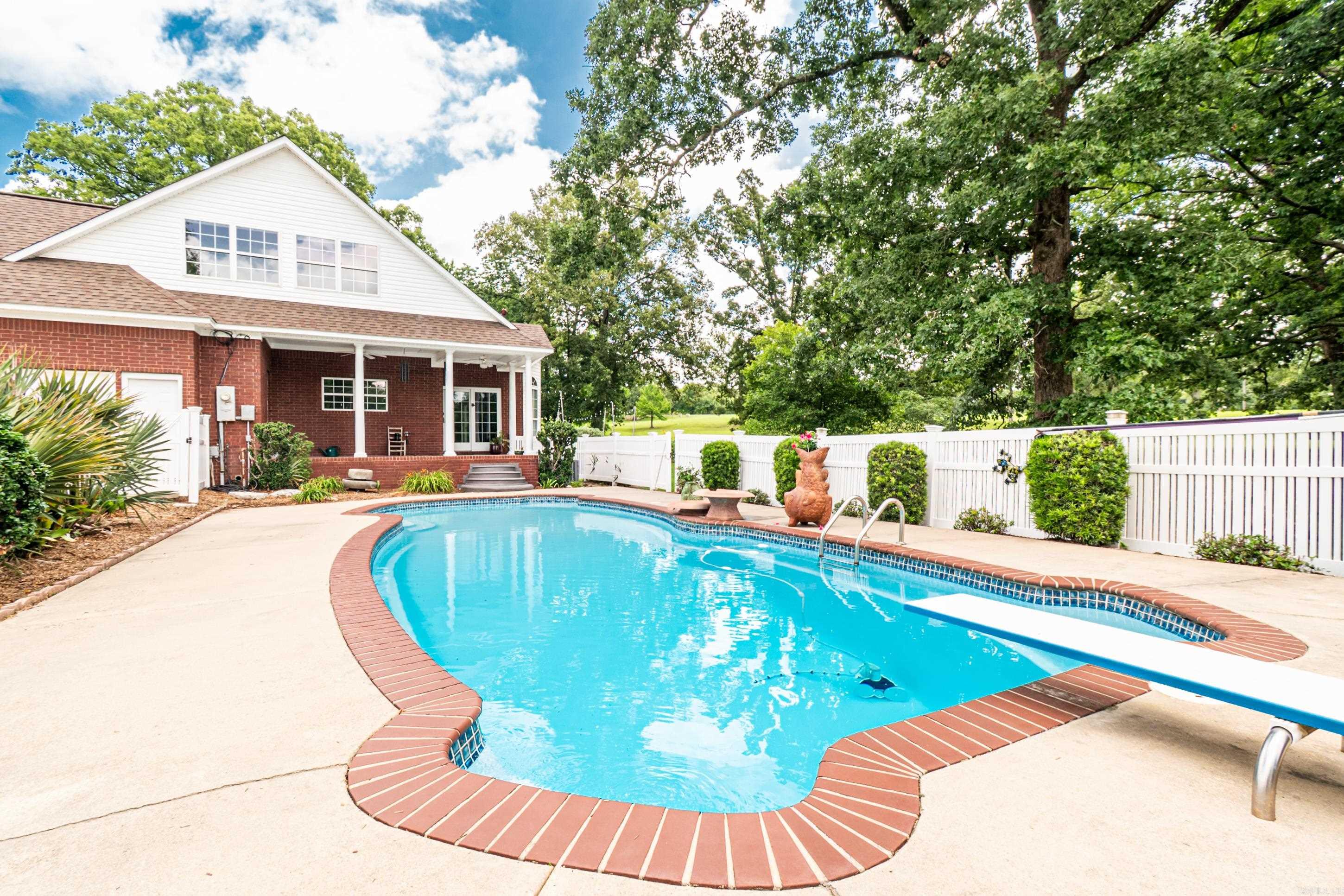 MEADOW HILLS - Residential
