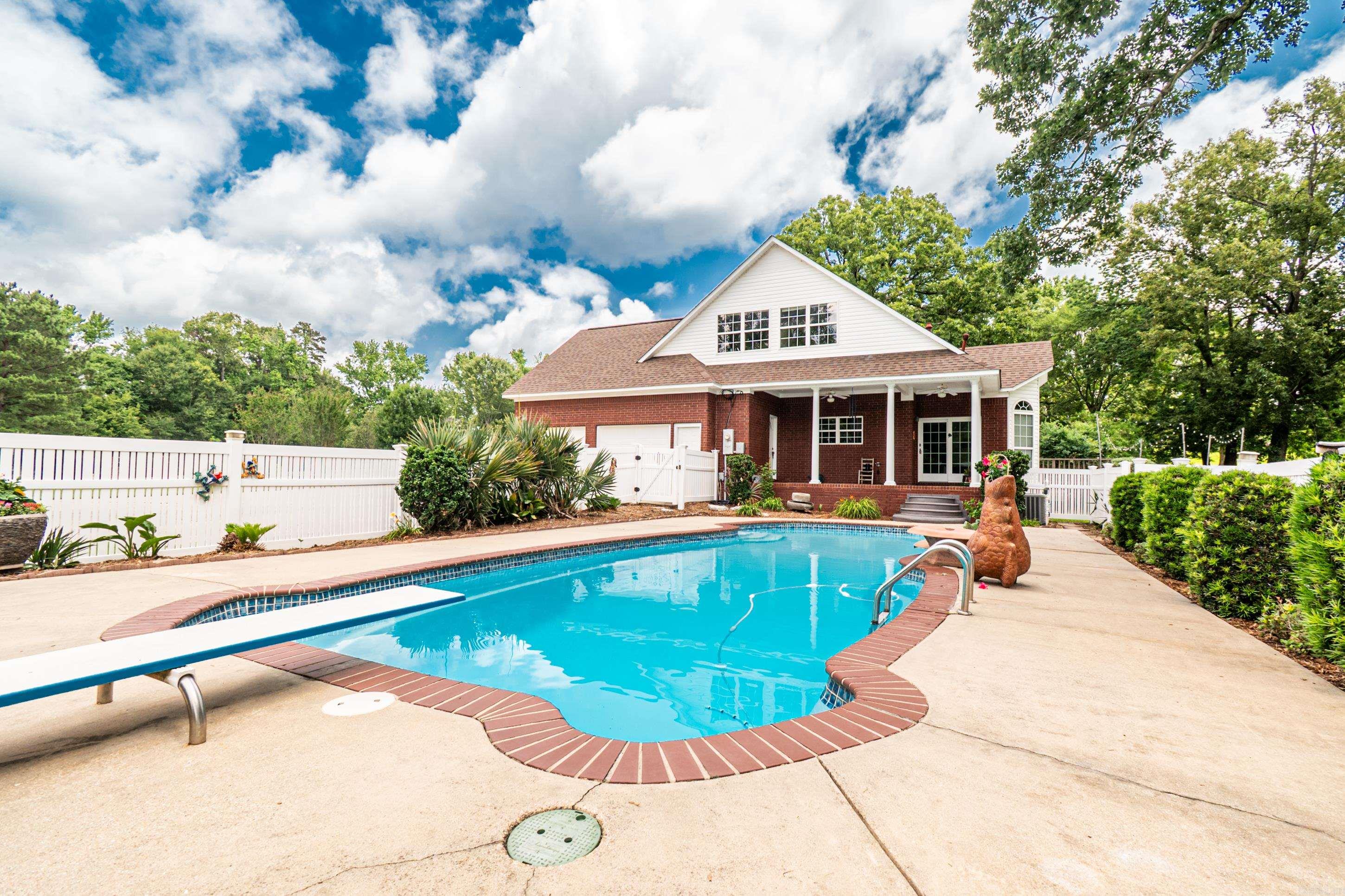 MEADOW HILLS - Residential