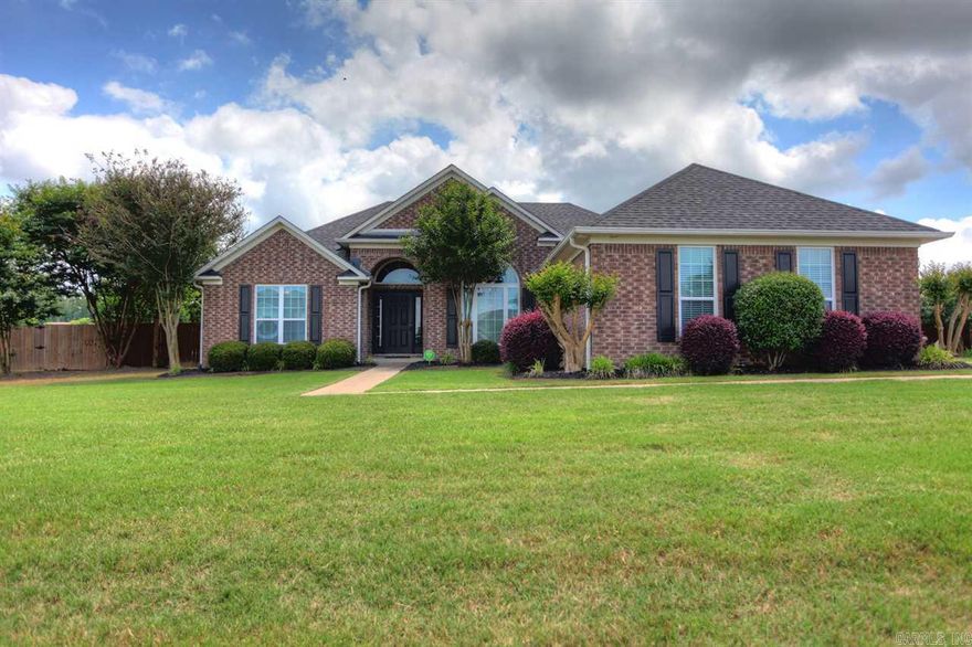 THIS AWESOME HOME HAS SO MUCH TO OFFER! 12 FT CEILINGS, HUGE CROWN PACKAGE,HARDWOOD FLOORS THROUGHOUT,SPLIT FLOOR PLAN,JACUZZI IN MASTER, GAME ROOM,SEPERATE DINING ROOM,TRAVERTINE FLOORS IN KITCHEN, GRANITE COUNTER TOPS,TILE SHOWERS, SS APPLIANCES, LARGE FENCED CORNER LOT, DETACHED 2 CAR GARAGE, SURROUND SOUND, GUTTERS, STORM CELLER IN THE GARAGE,