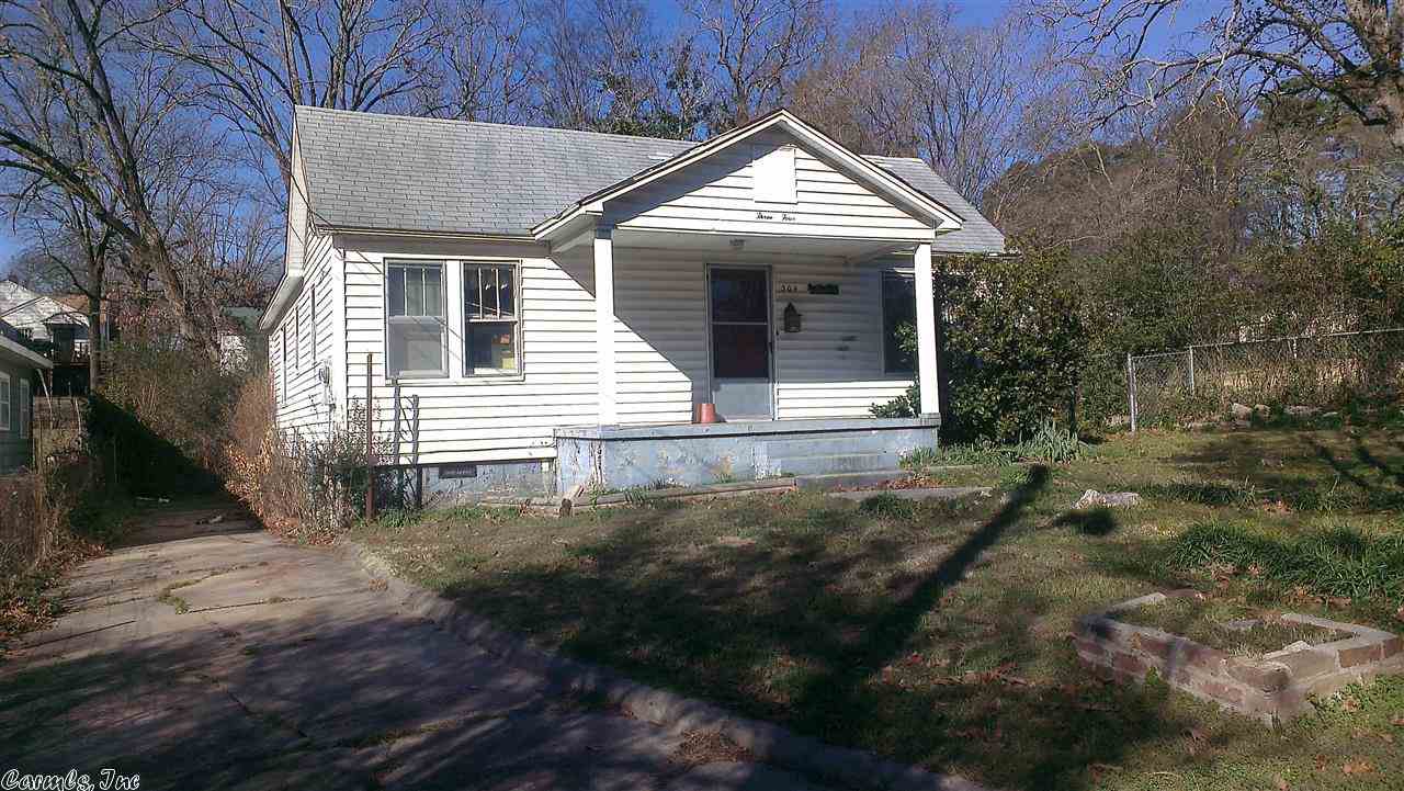Energy efficient cozy home, walking distance to HS Middle School. Huge utility room that could serve as a 3rd bedroom. Fenced back yard, 14 by 10 storage building in great shape, OWNER FINANCING AVAILABLE! Come take a good look before you buy!