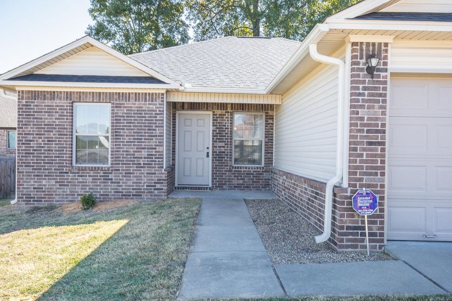 Very well maintained home in family friendly neighborhood within 2 miles from Benton Schools!  This home is perfect for first time home buyers, investors looking to expand their rental portfolio, or anyone else looking for an affordable house in 2023! With laminate vinyl and tile flooring and a fenced in backyard, this house is perfect for your four legged friends. Master ensuite has dual bathroom sinks and nice size walk in closet. Tons of natural light and ceiling fans in every room. New roof in 2022 and hot water heater in 2021. Call today to schedule your showing and you'll be "home for the holidays!"