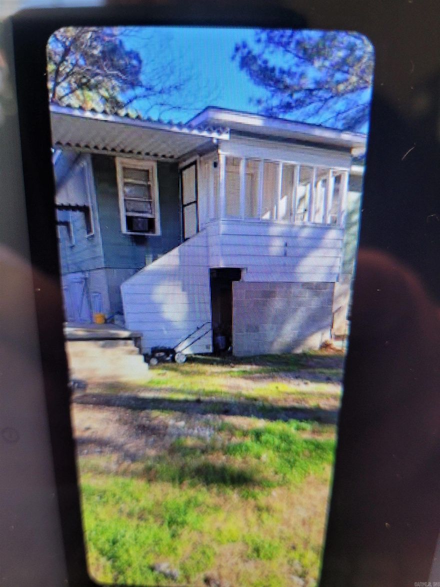 This one bed one bath would be great for an investor Property. This property is being rented at this time.  Will need 24 Hour notice before showing.