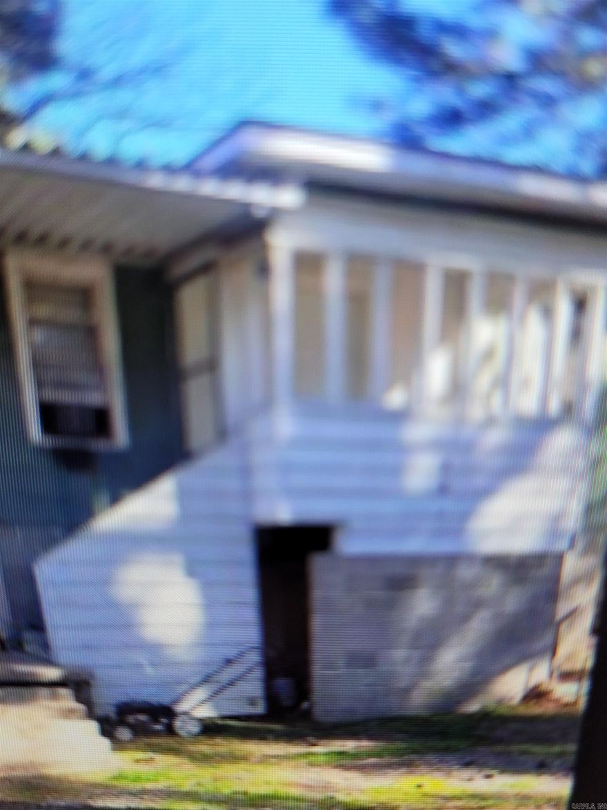 This one bed one bath would be great for an investor Property. This property is being rented at this time.  Will need 24 Hour notice before showing.