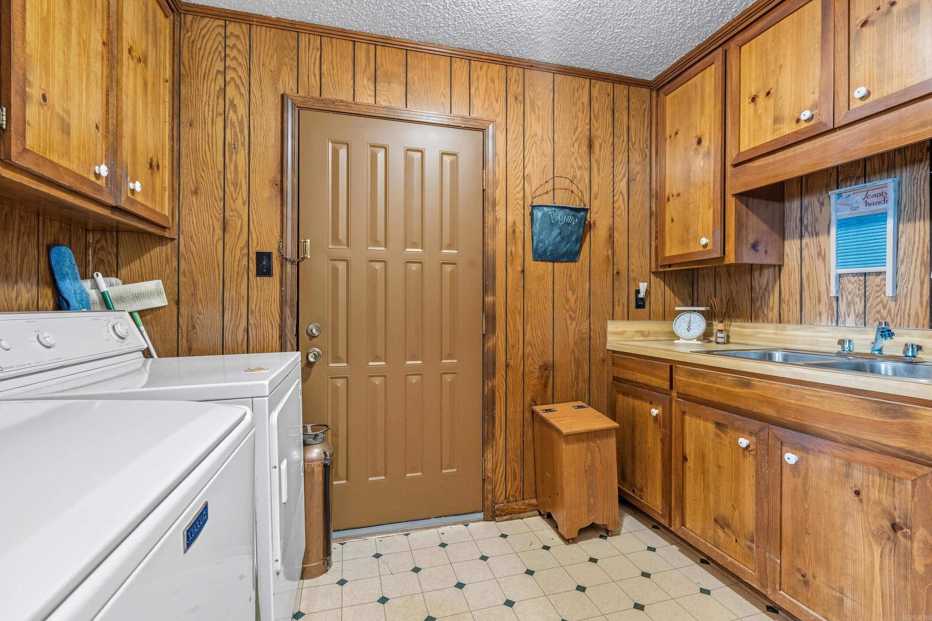 BEAVER LAKE ESTATES - Residential