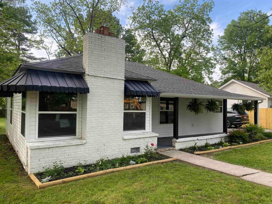 fully remodeled 2/1 home in the heart of cabot