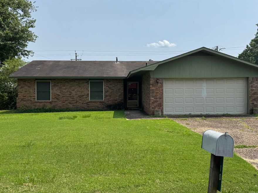 Investment opportunity or fixer upper for those that love HGTV! Spacious 3 bedroom/2 bathroom home in a great neighborhood close to restaurants and shopping. New flooring was recently installed. Home is being SOLD AS-IS.