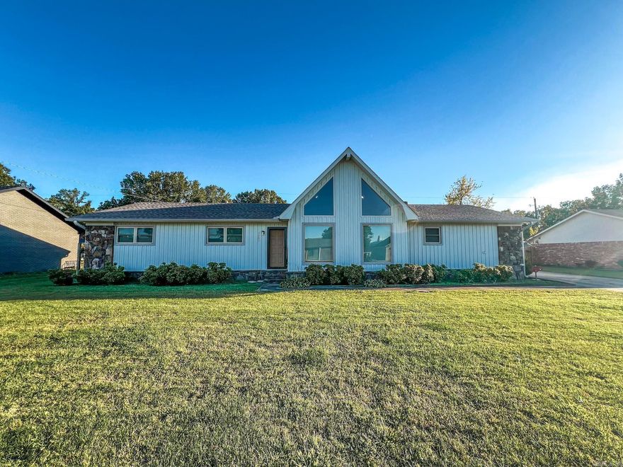 Updated and Budget Friendly! This wonderful 3 bath 2 bed home sits on a spacious and attractive lot! In addition to the attached garage, the property features nice detached garage/shop. So many wonderful updates here... including, new roof, new appliances, new flooring, fresh paint inside and out! You will love the soaring ceilings in the large great room! Open floor plan and ample storage are bonuses! Don't hesitate to view this great home today!!!