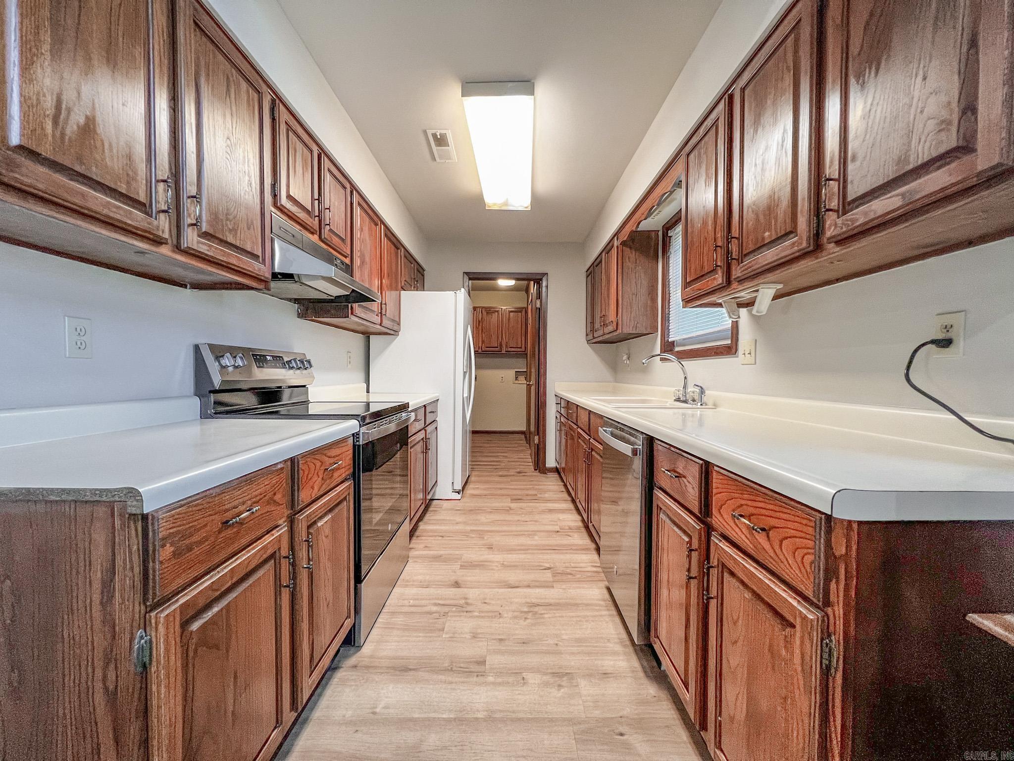 BRIDGES AND THOMPSON - Residential