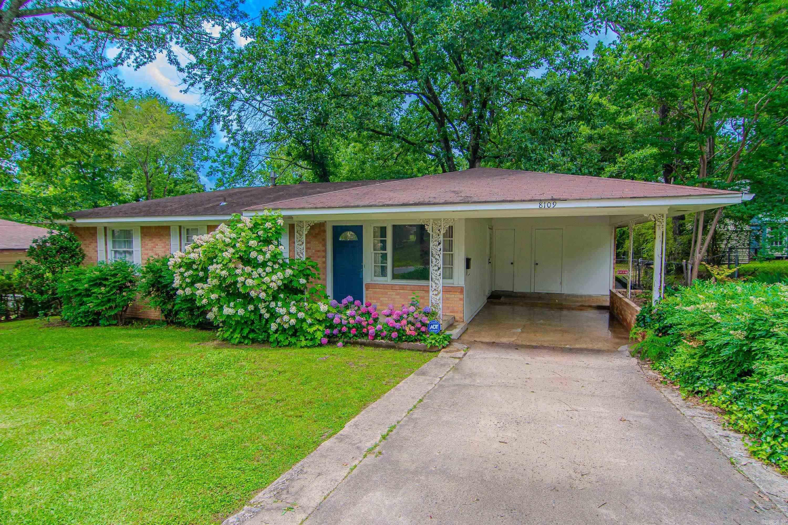 Fully renovated in the heart of Sherwood with new flooring and updated trim throughout. Kitchen boasts a stainless steel double-door fridge and NXR 36ā 6-burner gas range with grill. Fenced backyard includes a 12x16 storage building plus a bonus building with full bath, shower, and kitchen sinkāideal for a studio, shop, art space, or in-law quarters. Covered carport, washer, dryer, and microwave convey with acceptable offer. Spacious laundry room with additional storage.