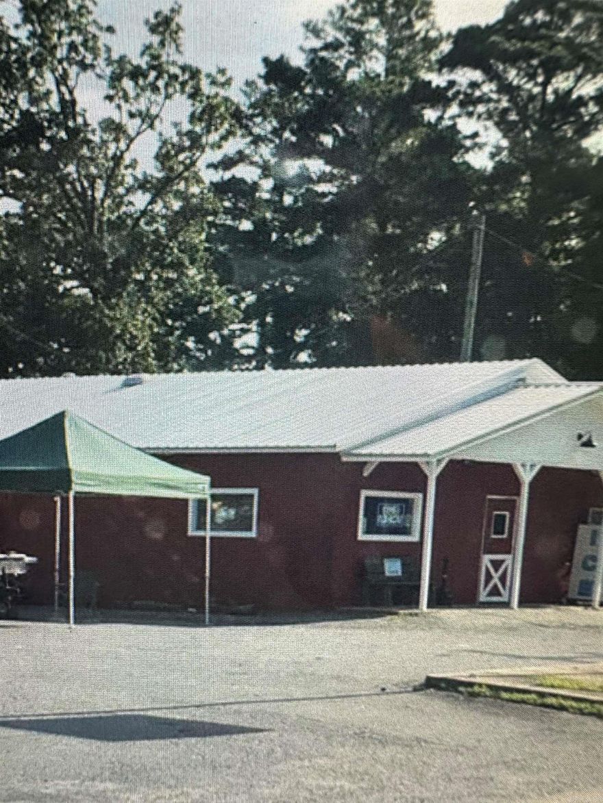 GREAT INVESTMENT PROPERTY. LIQUOR STORE WITH A GREAT LOCATION!