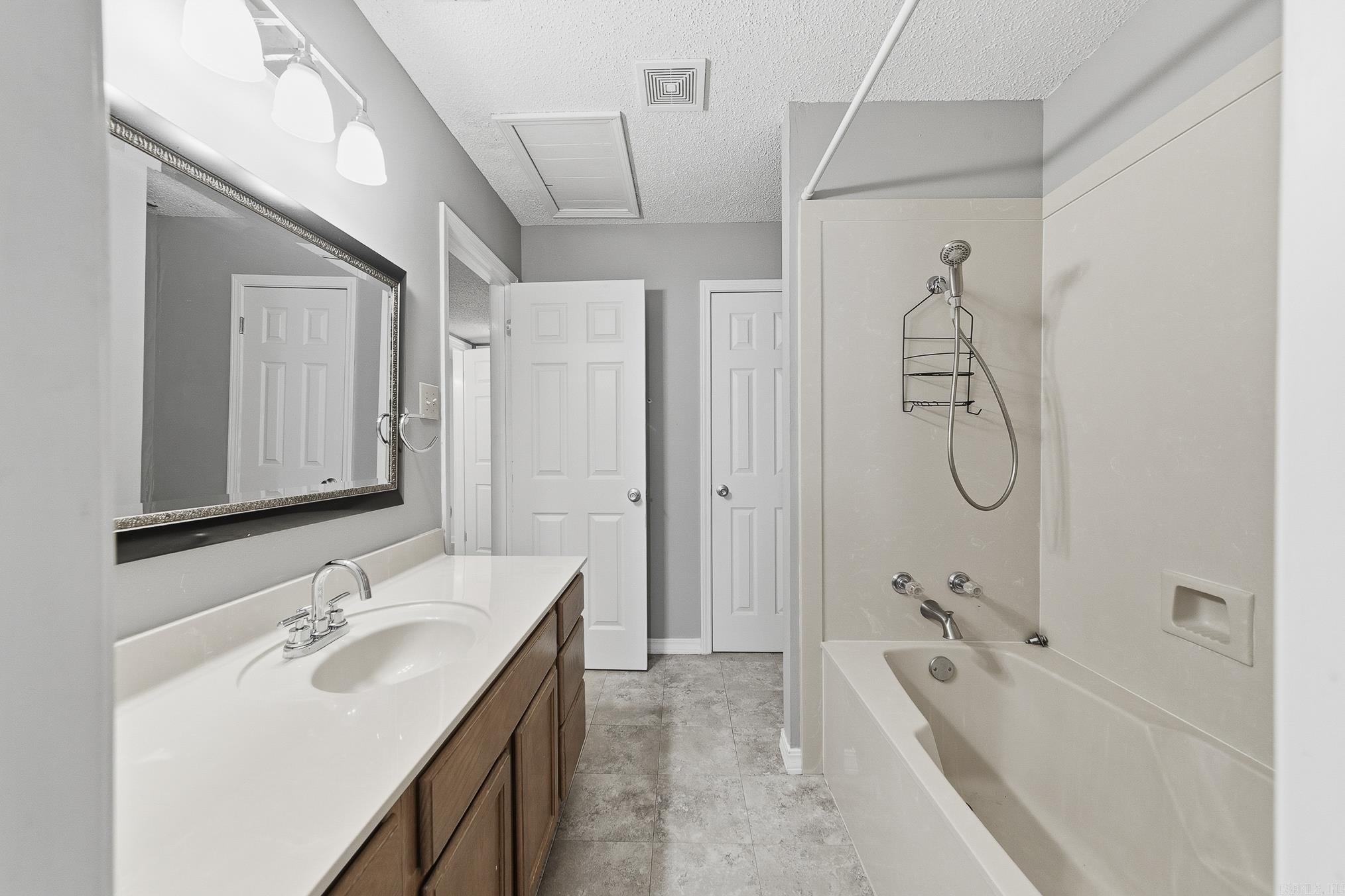 CIRCLE B - Residential