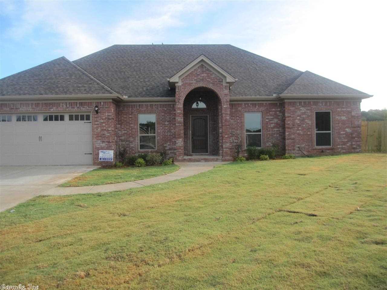 Beautiful New Construction! 4 Bedroom, 2 bath on cul-de-sac. Lots of trim, open floor plan, granite countertops, wood floors, tray ceilings in master, jetted tub, huge walk-in closet with built-in cabinet. A MUST SEE! Sq. Ft. approx. measuring encouraged. See Agent Remarks!