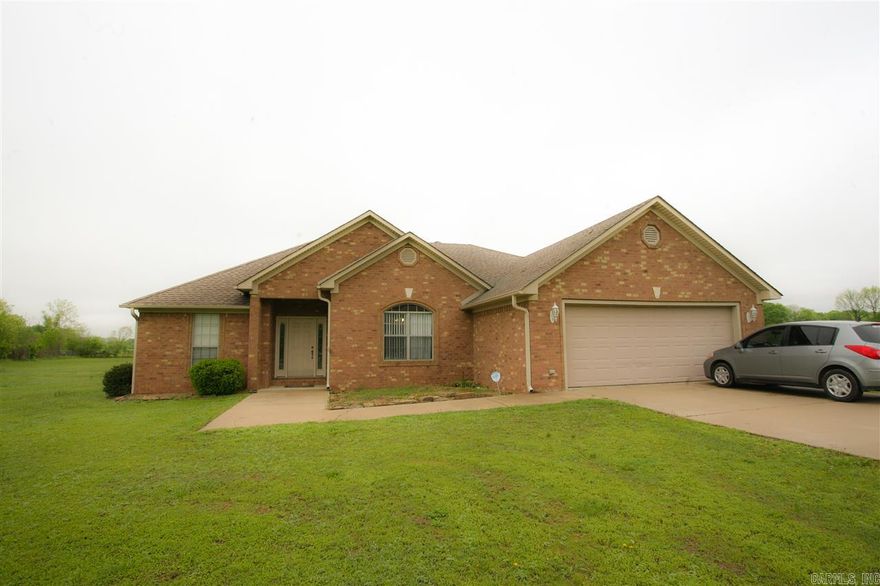 Peaceful country setting brick home with 1,900+sq ft, 3 bedroom, 2 bath, tray ceilings, walk-in closets, office/dining space, eat-in kitchen on 2 acres! 10 Min to Vilonia, 10-Min to Beebe, 15 Min to Cabot. Measuring encouraged.