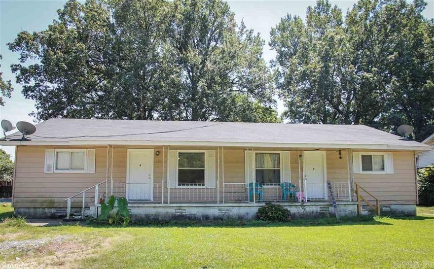 All information available at DeatonGroupRealty.com/rentals, including self-showing instructions. Welcome home to 121 Sharon Unit B in Lonoke. Updated 3 bdrm & 1 bath duplex unit comes with appliance package that includes Refrigerator, Gas Range/Oven, & Dishwasher. New paint. Features Luxury Vinyl Plank flooring in the living, dining & kitchen areas. Large laundry room features washer & dryer hookups on site. Sitting in a peaceful & convenient location. Large screened-in back porch plus fenced-in backyard.