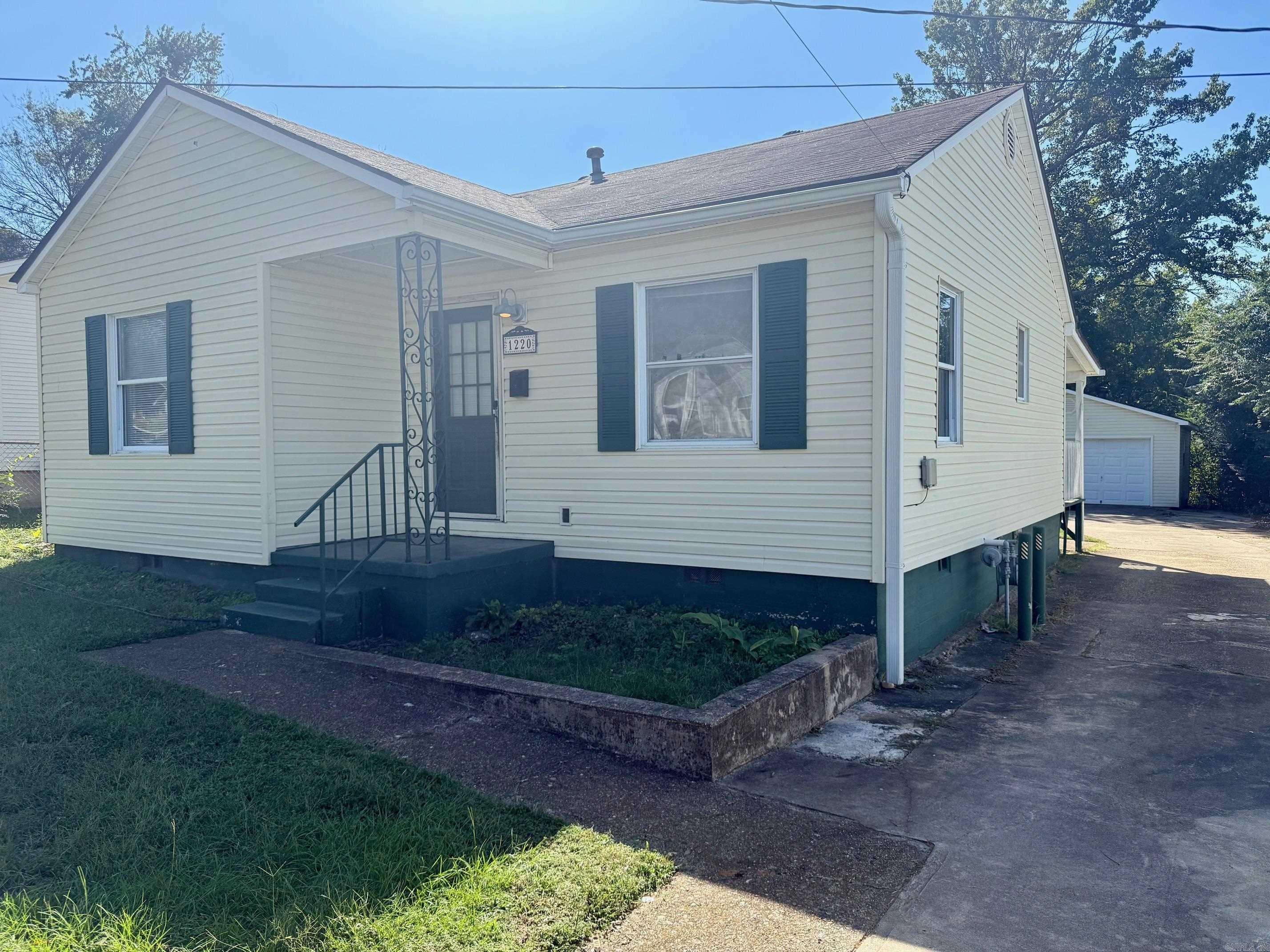 Welcome to 1220 Thelma Street in Benton, AR! This charming house offers a cozy and comfortable living space with 2 bedrooms and 1 bathroom. The open floor plan creates a warm and inviting atmosphere, perfect for relaxing or entertaining guests. The house features a spacious back deck, providing a great outdoor space for enjoying the beautiful surroundings. With no carpet throughout, cleaning and maintenance are a breeze. The location of this house is truly unbeatable, offering convenience and accessibility to all that Benton has to offer. Additionally, the property includes a large garage/shop, providing ample storage space for all your needs. Don't miss out on this wonderful opportunity to make 1220 Thelma Street your new home!