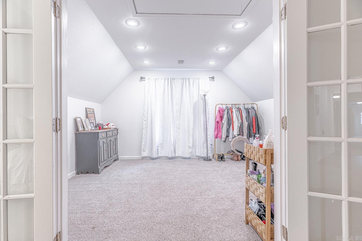 JAMESTOWN MANOR - Residential