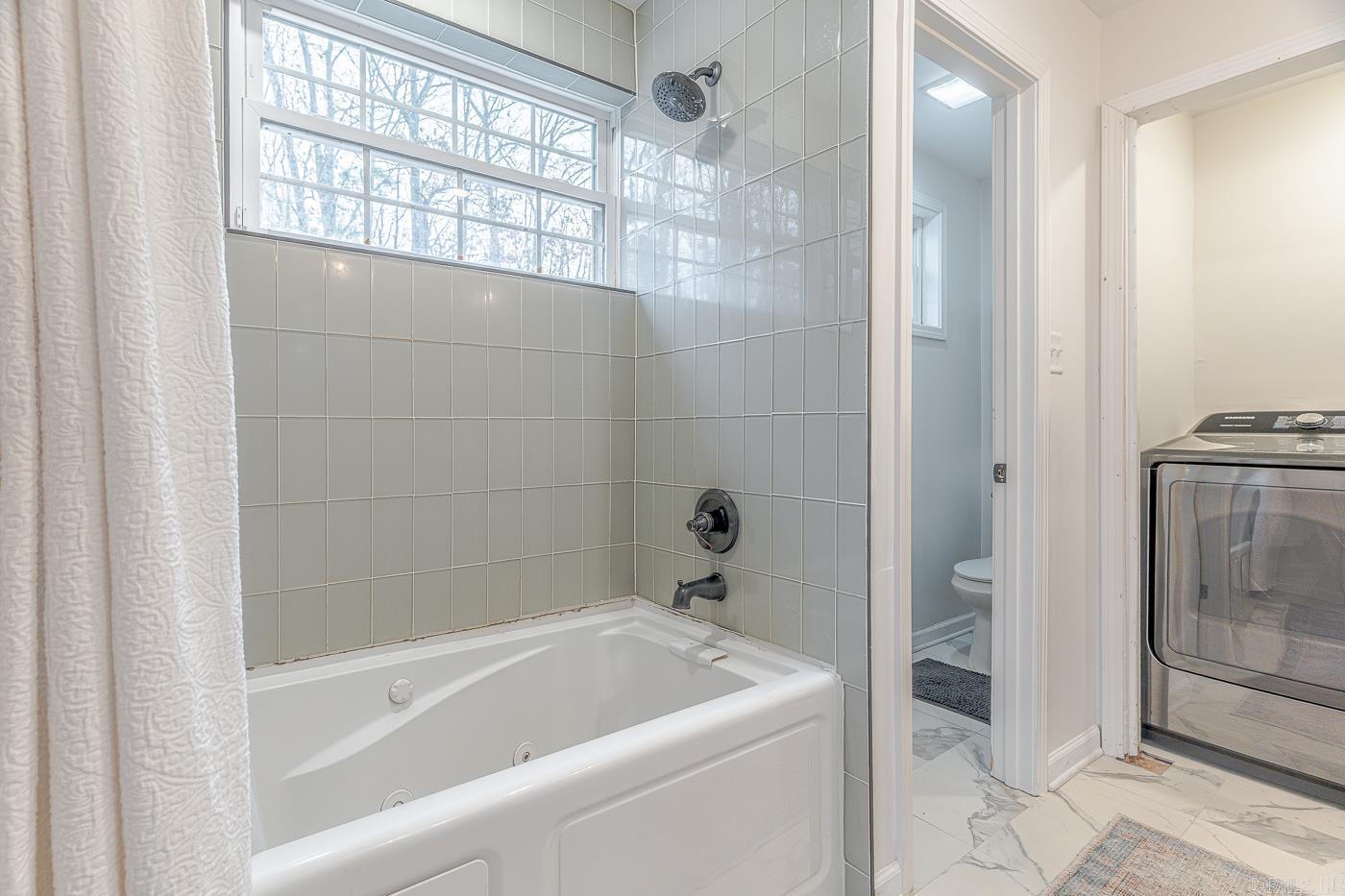 JAMESTOWN MANOR - Residential