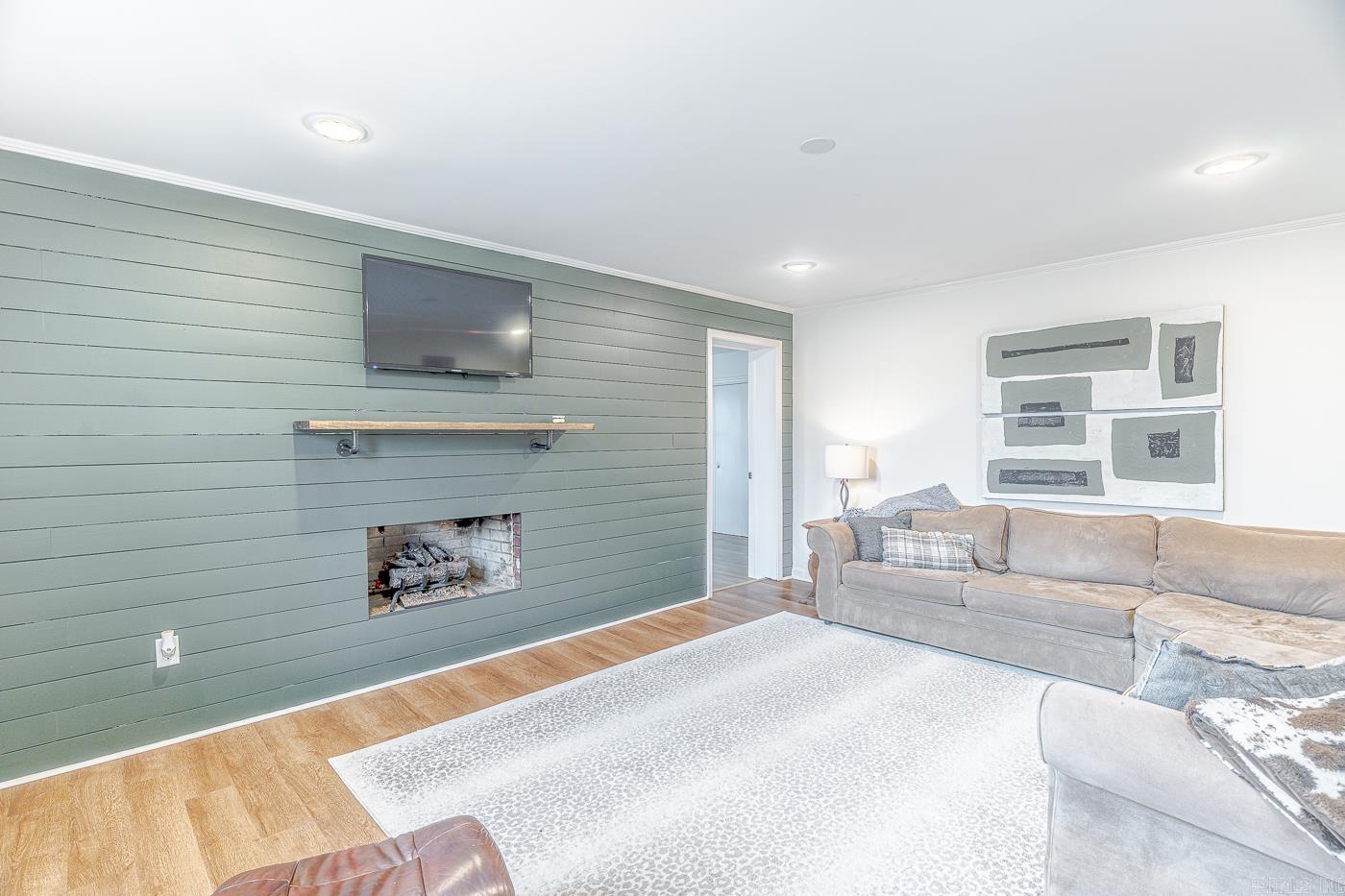 JAMESTOWN MANOR - Residential