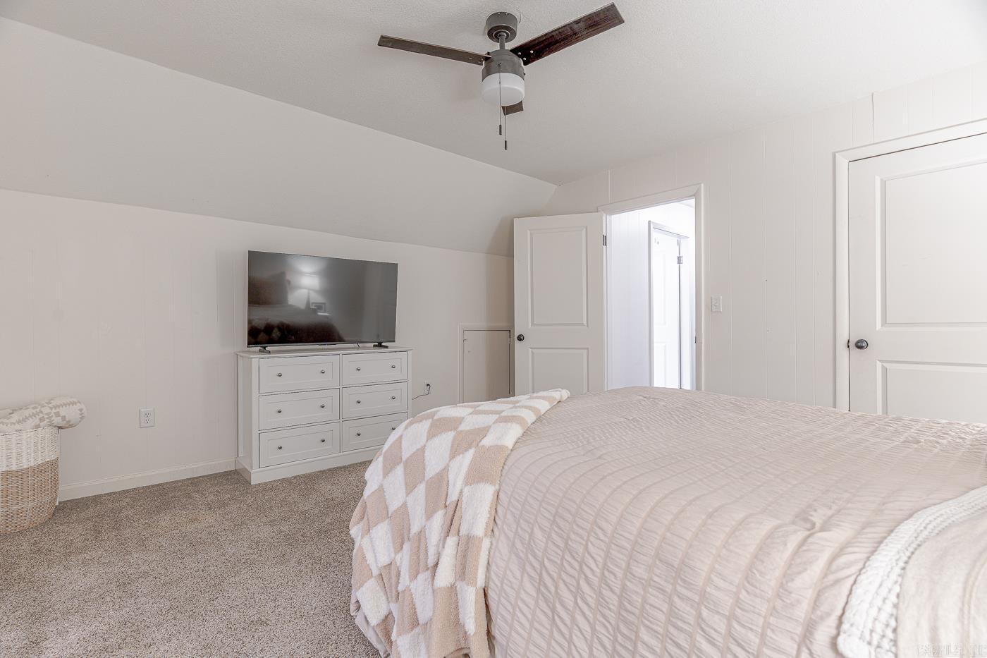 JAMESTOWN MANOR - Residential