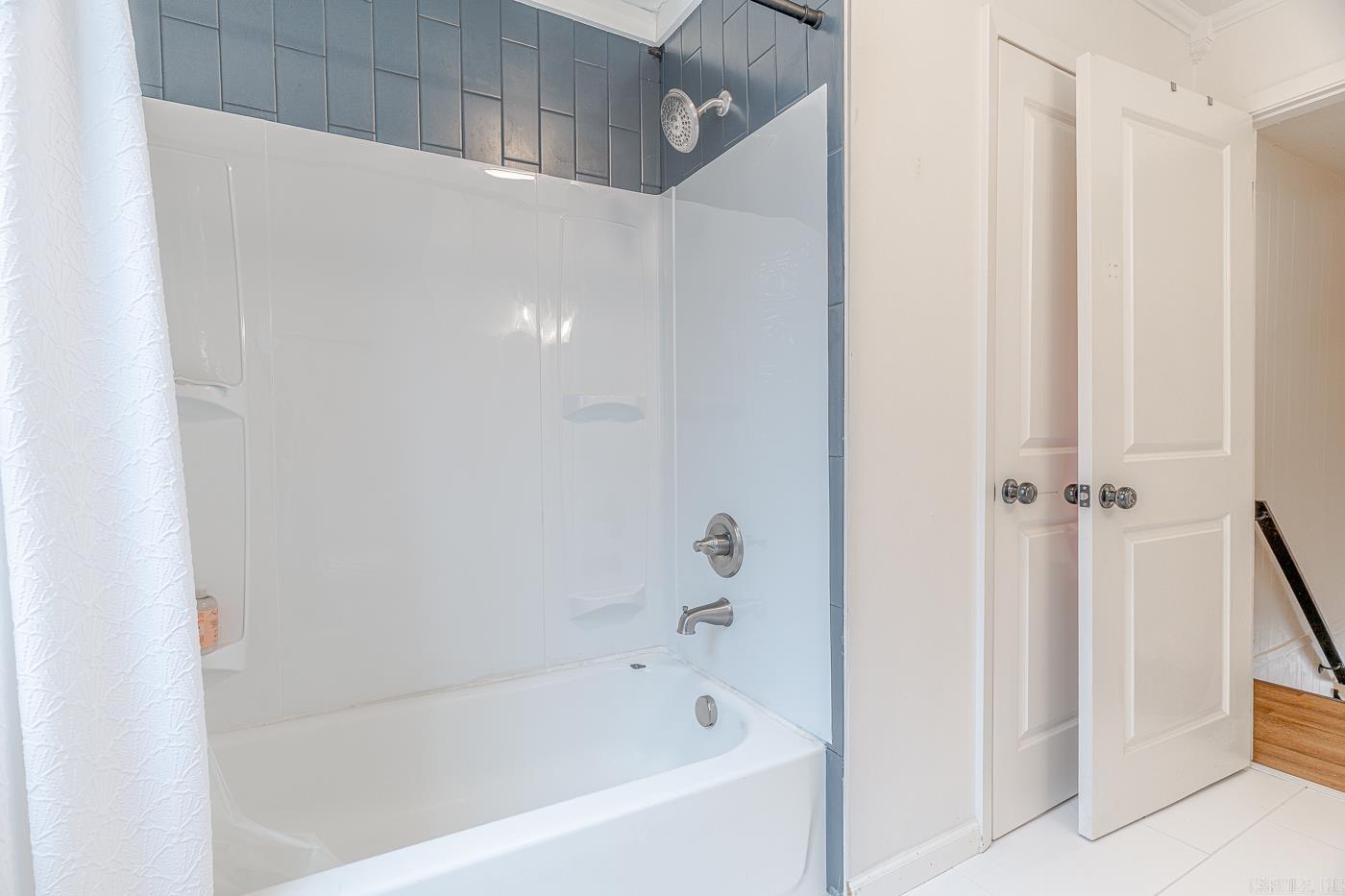 JAMESTOWN MANOR - Residential