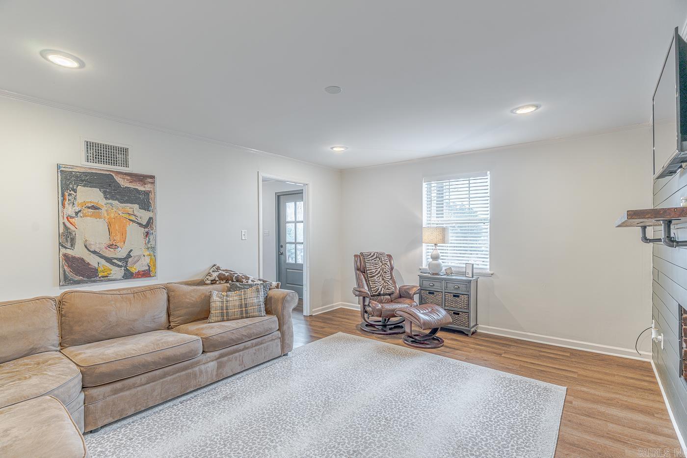 JAMESTOWN MANOR - Residential