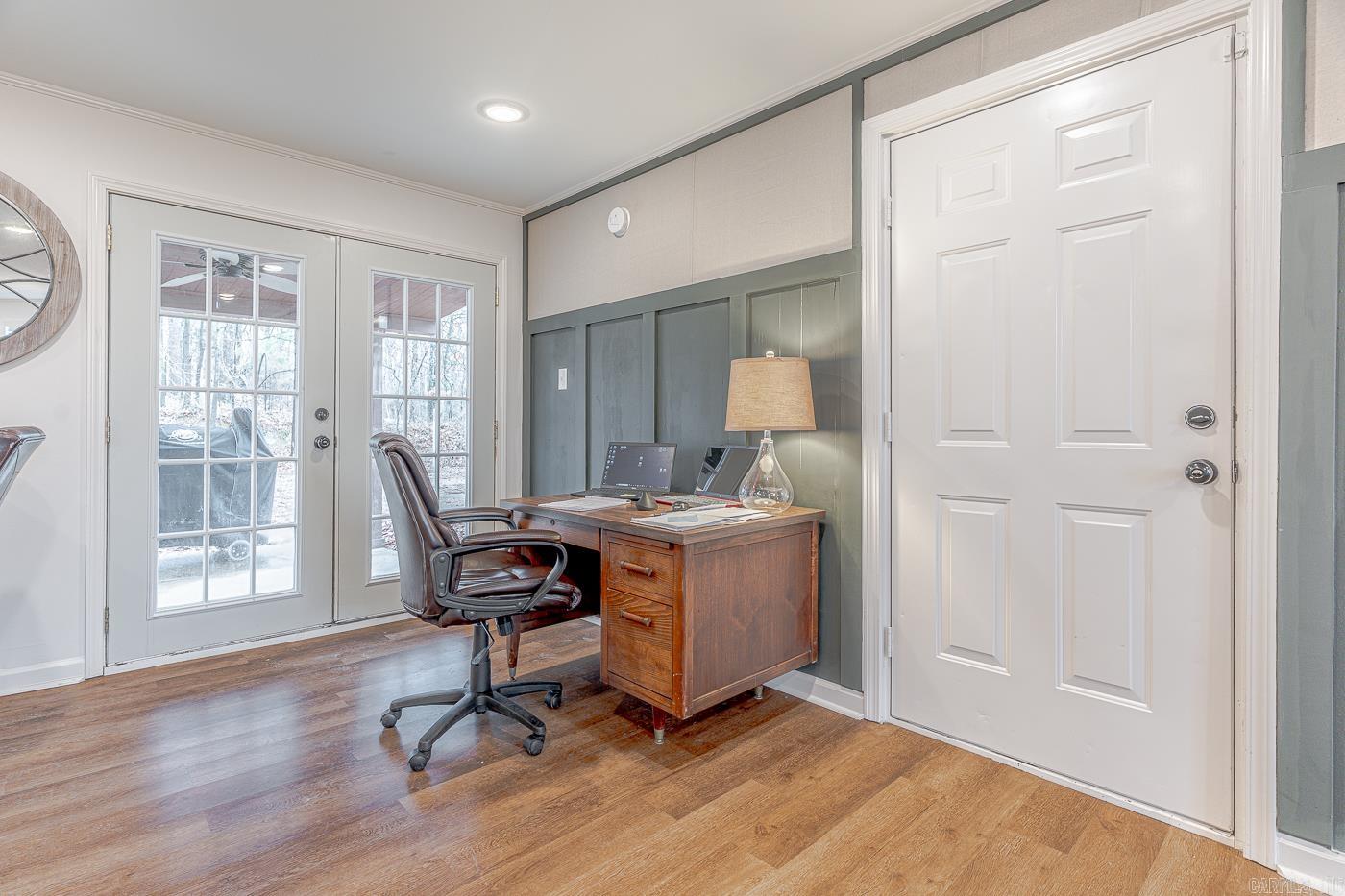 JAMESTOWN MANOR - Residential