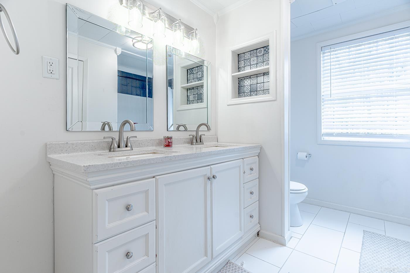 JAMESTOWN MANOR - Residential