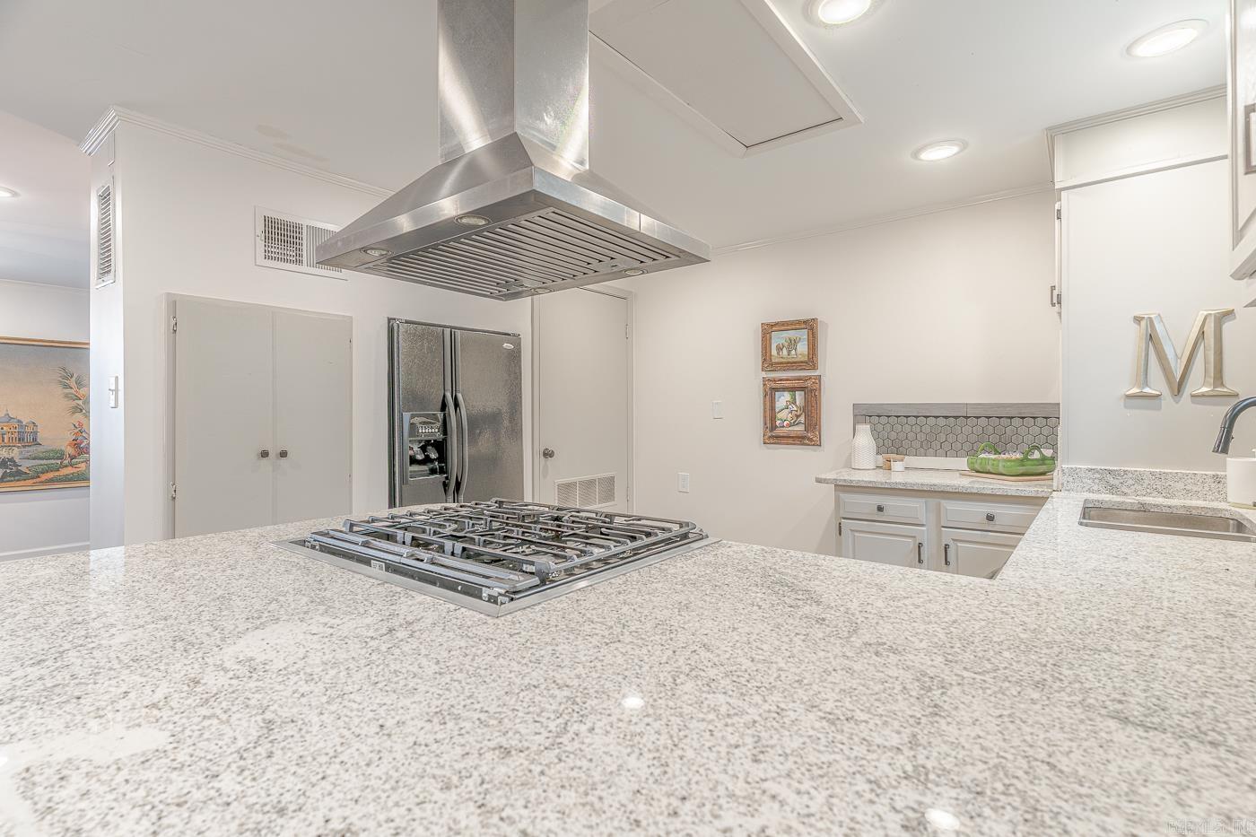 JAMESTOWN MANOR - Residential