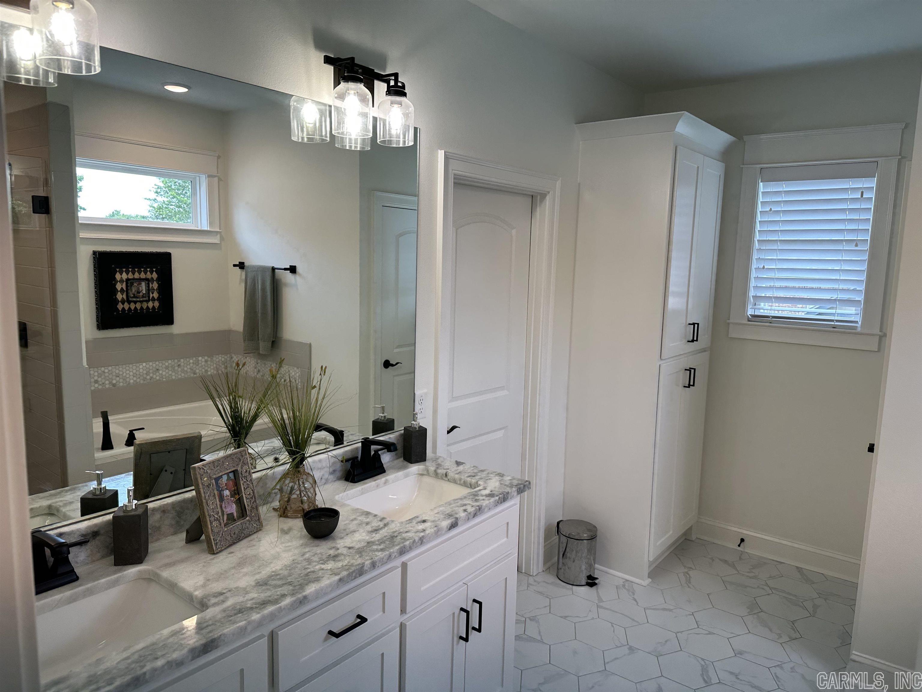 ROBYNMAR - Residential