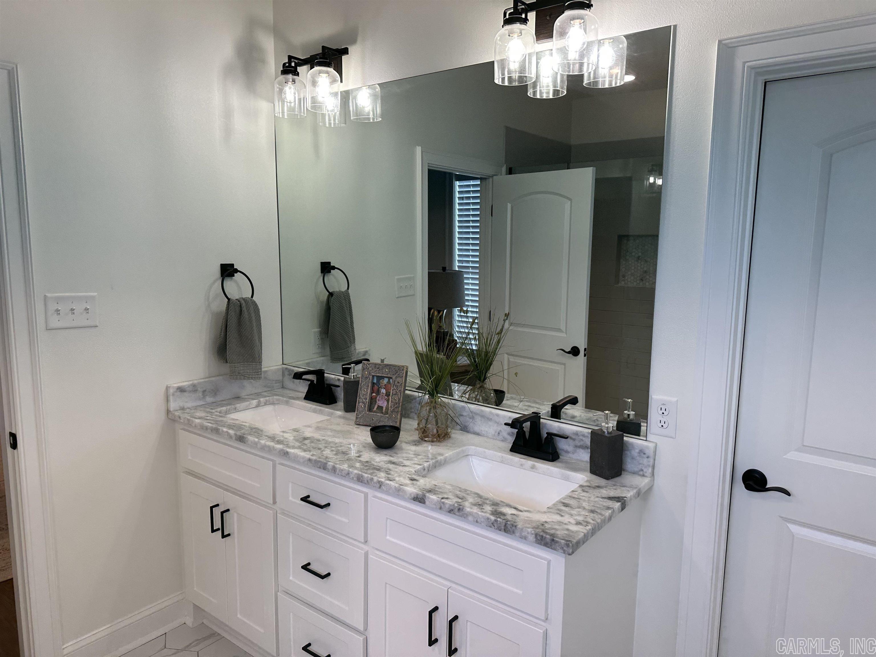 ROBYNMAR - Residential