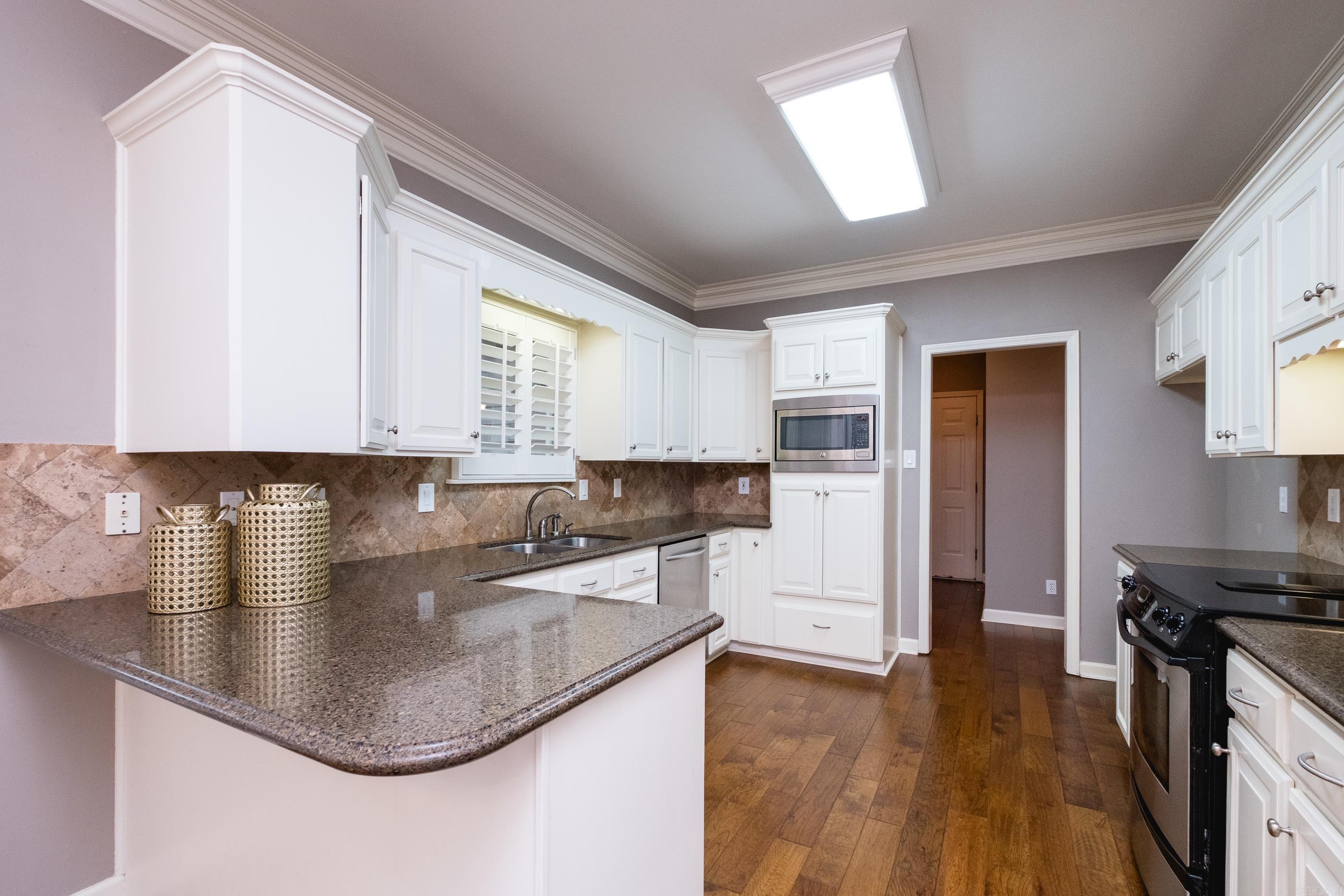 LONGLEA MANOR ADDN - Residential