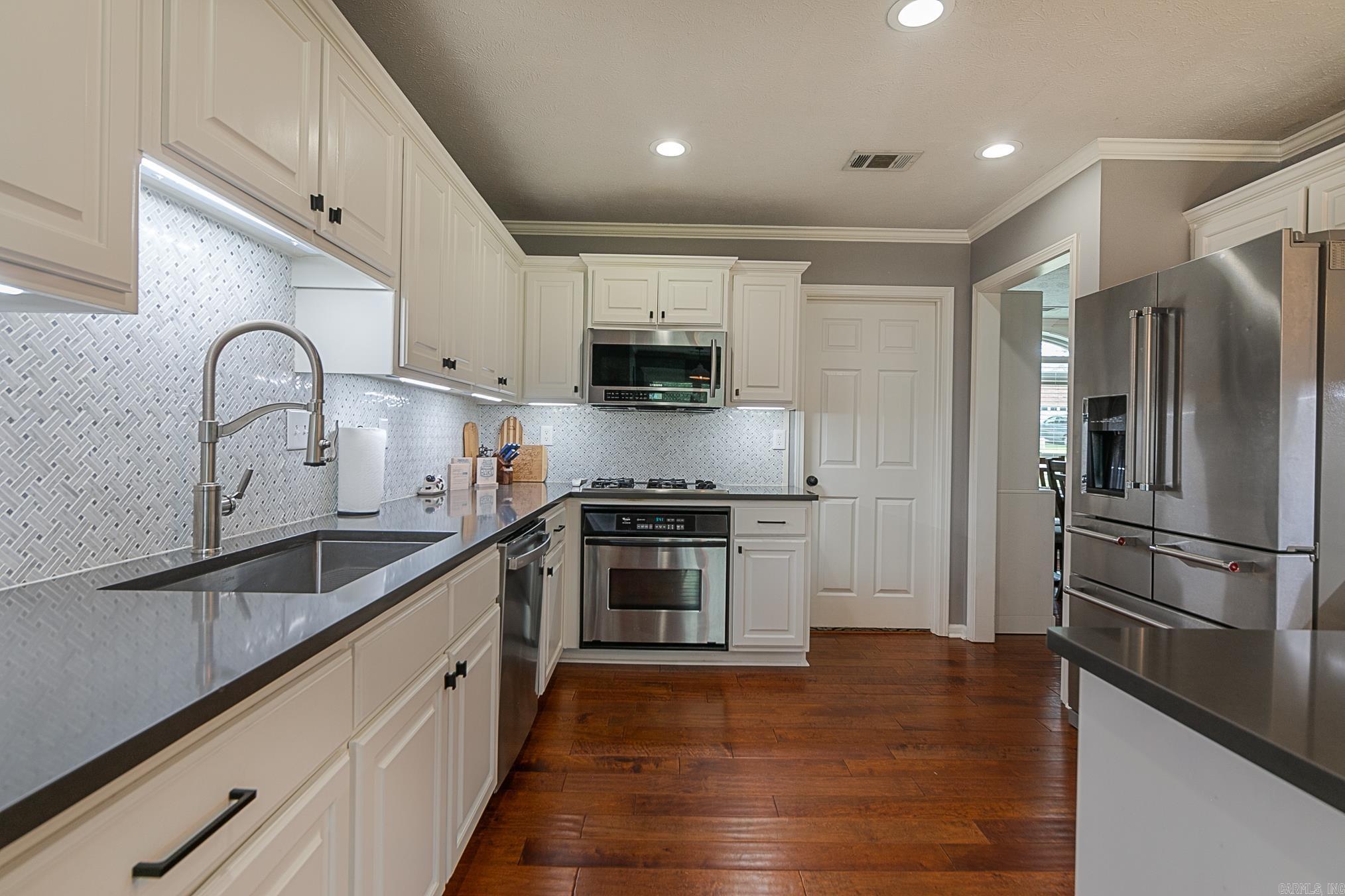 AUSTIN LAKES ON THE BAY ADDN - Residential