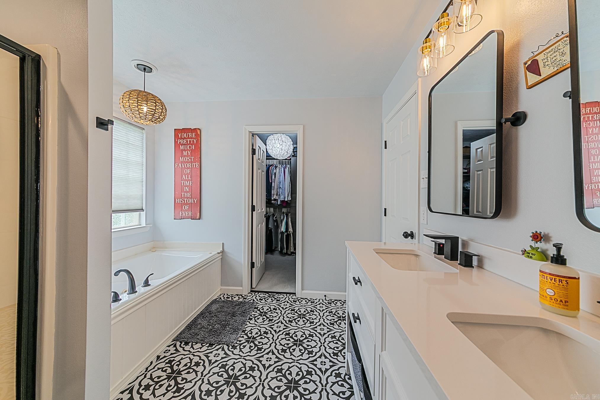 AUSTIN LAKES ON THE BAY ADDN - Residential