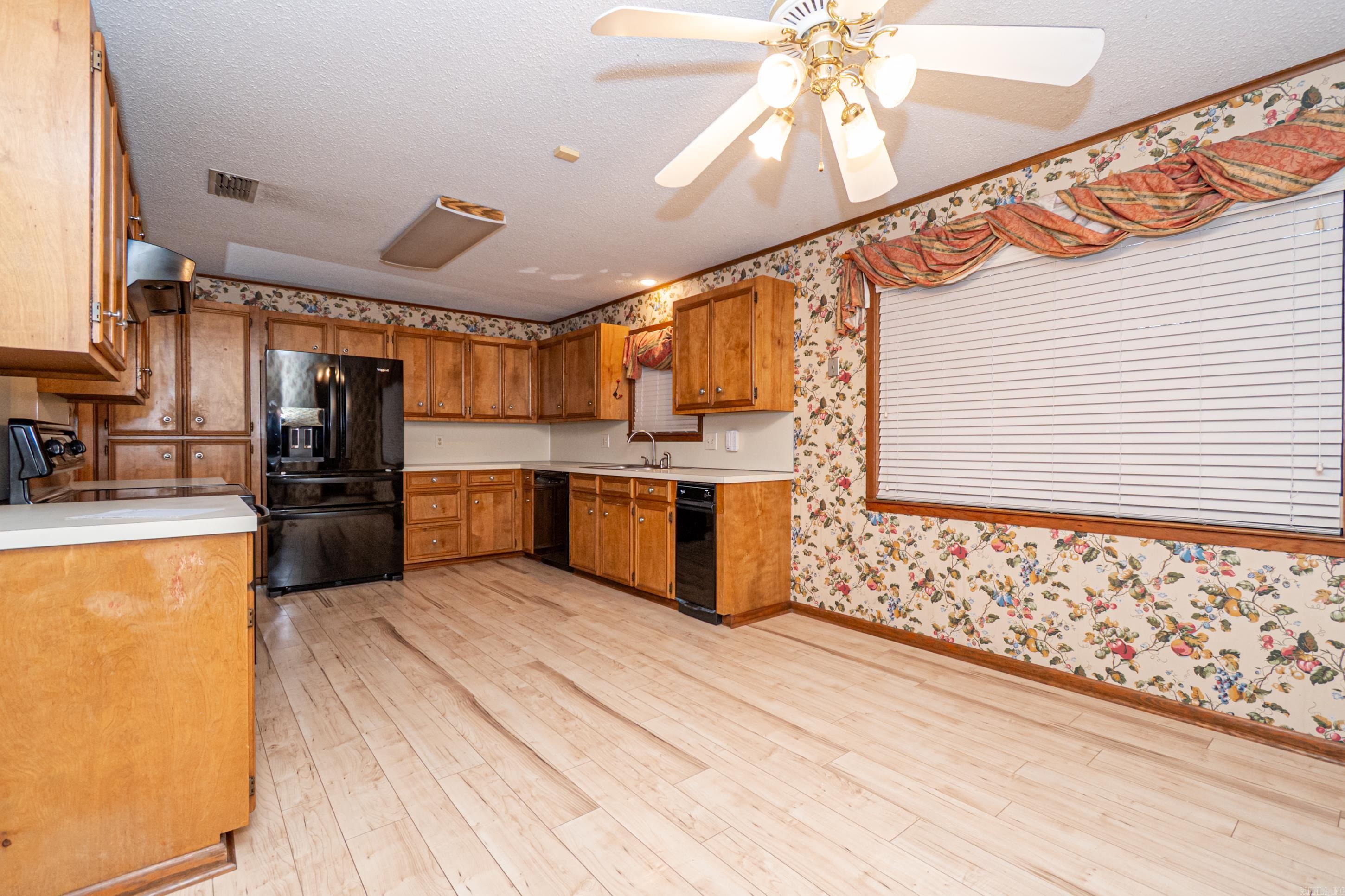 THOMPSON HEIGHTS 4TH S-D - Residential