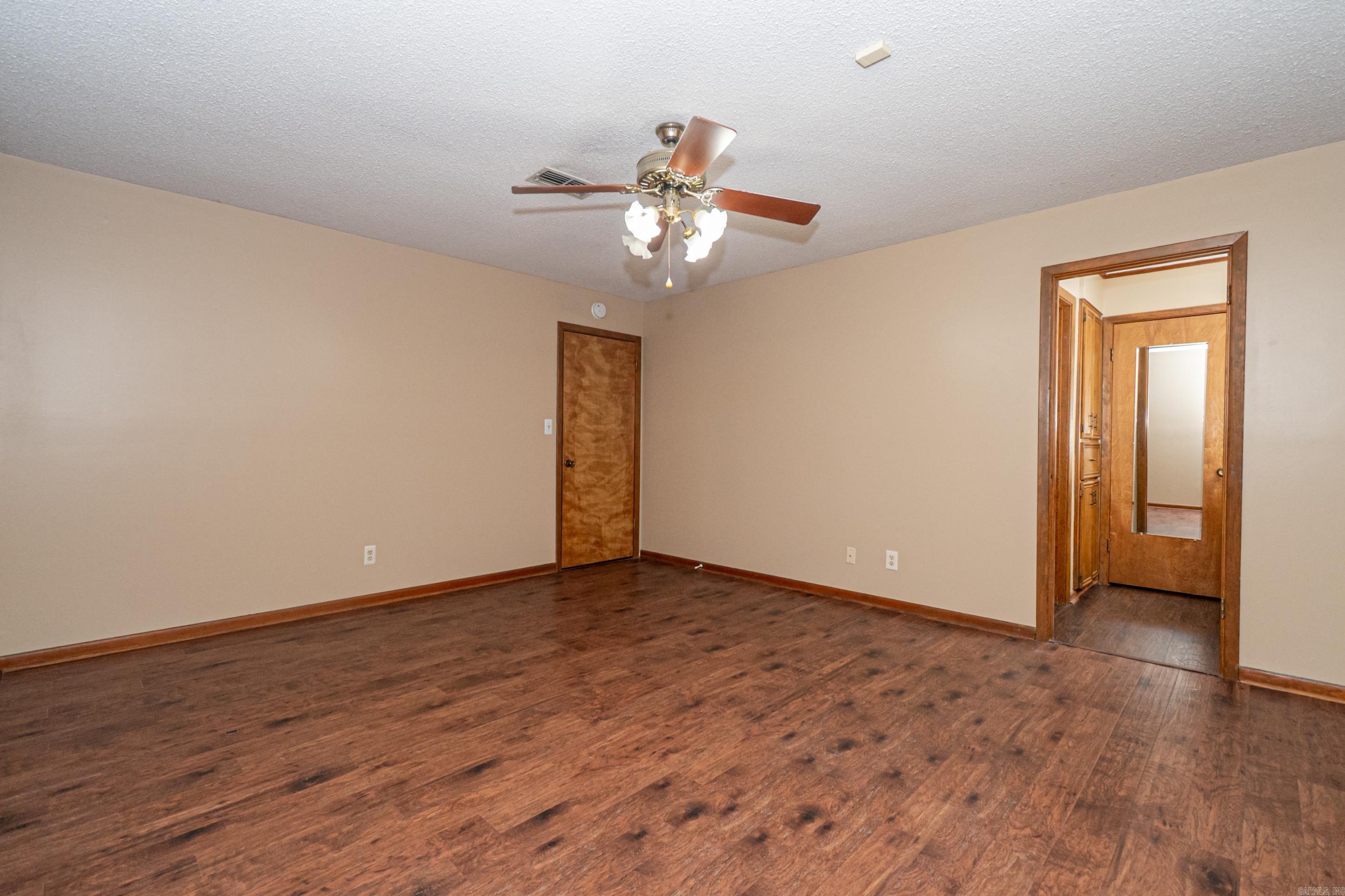 THOMPSON HEIGHTS 4TH S-D - Residential