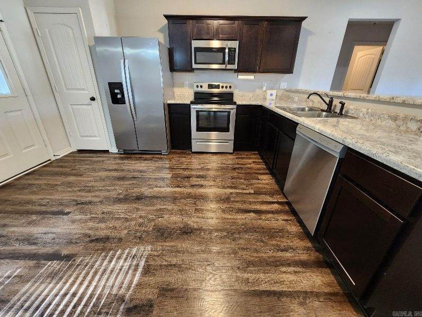 Ivanhoe Estates - Residential Lease