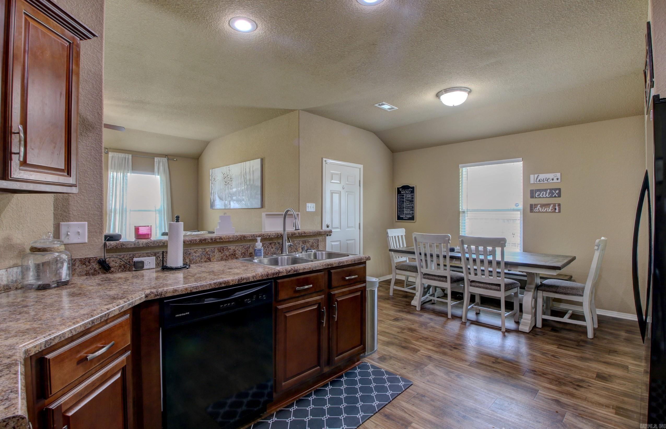 BENJAMIN GROVE - Residential