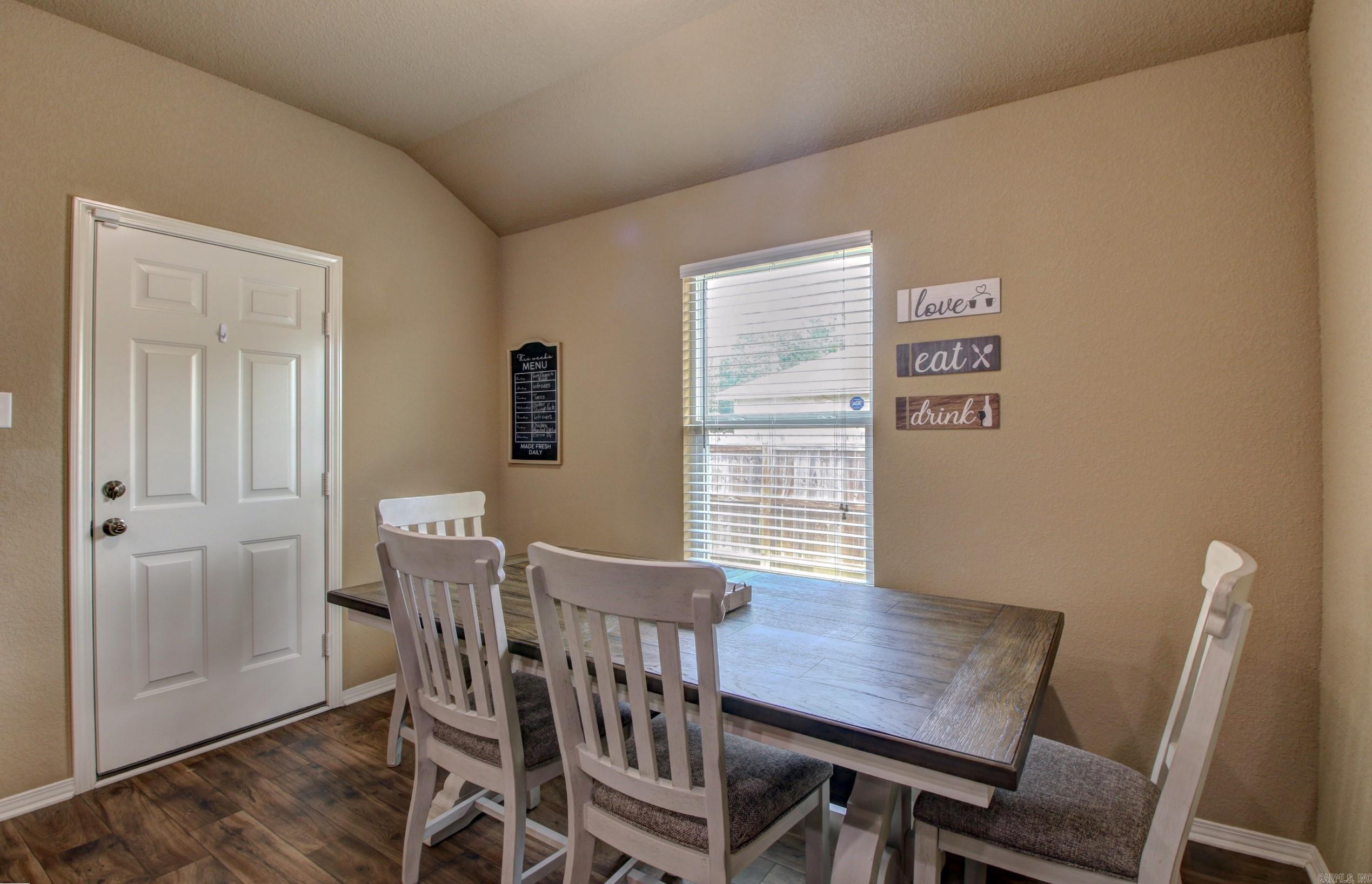 BENJAMIN GROVE - Residential