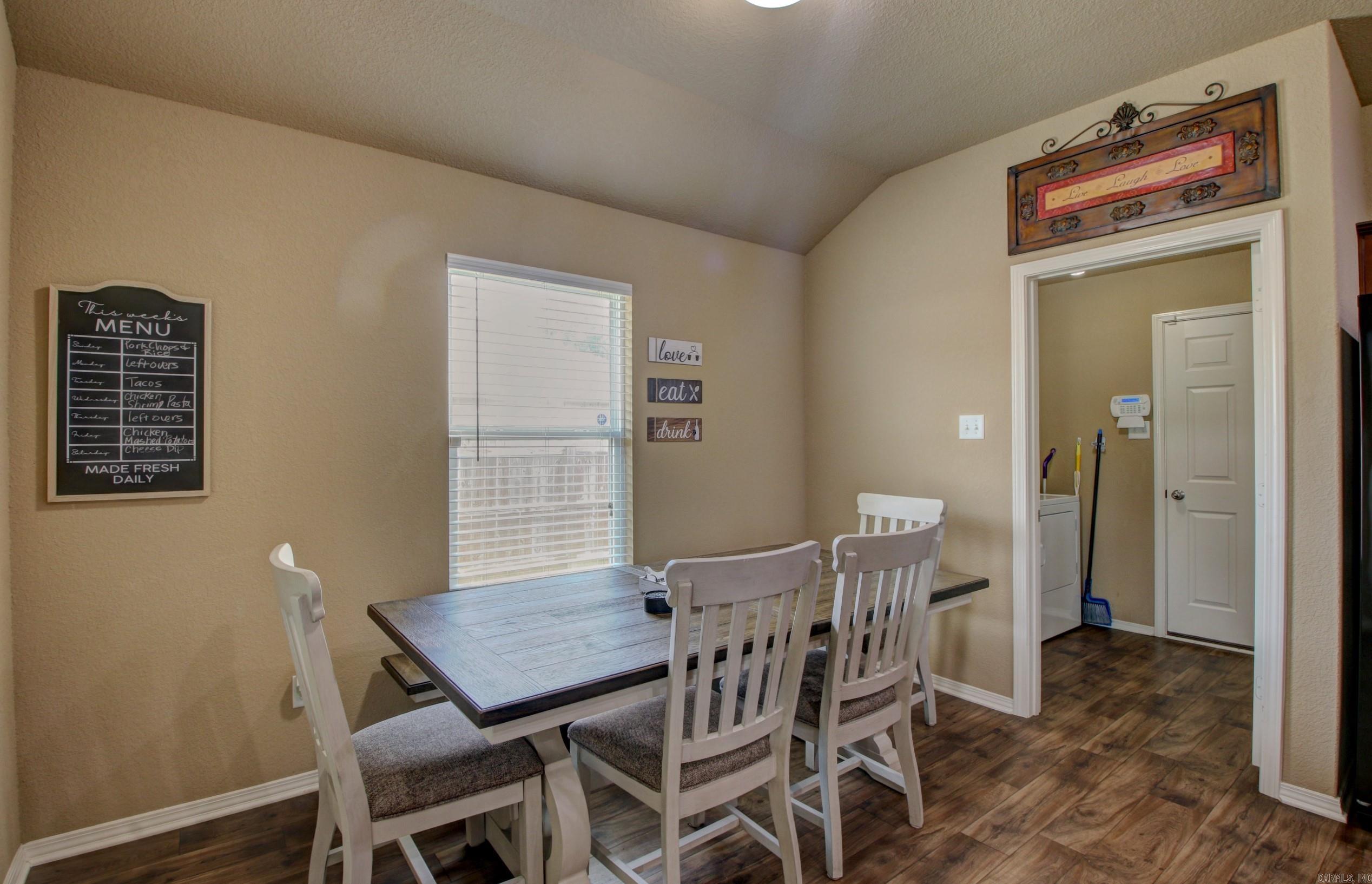 BENJAMIN GROVE - Residential