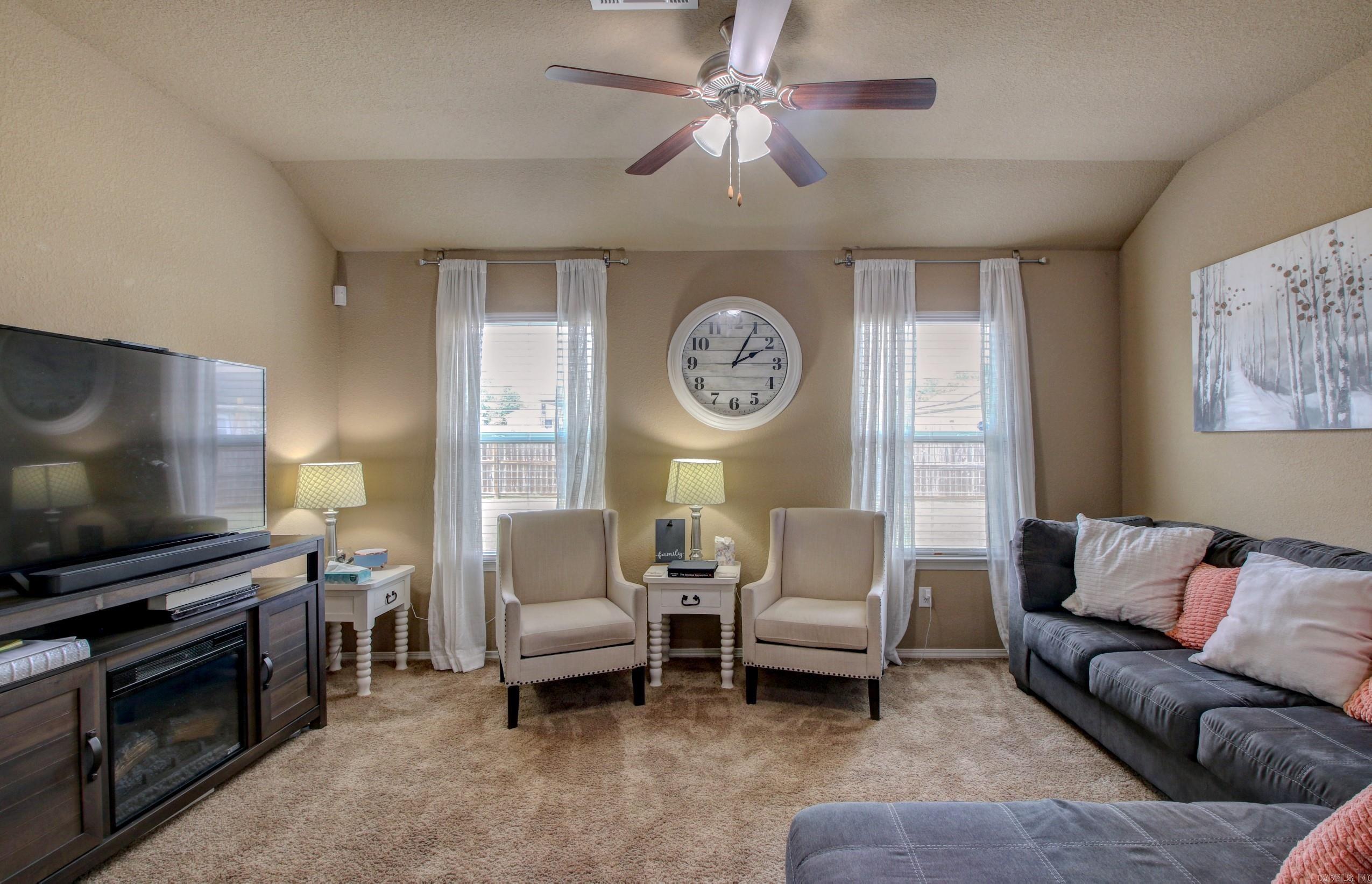 BENJAMIN GROVE - Residential