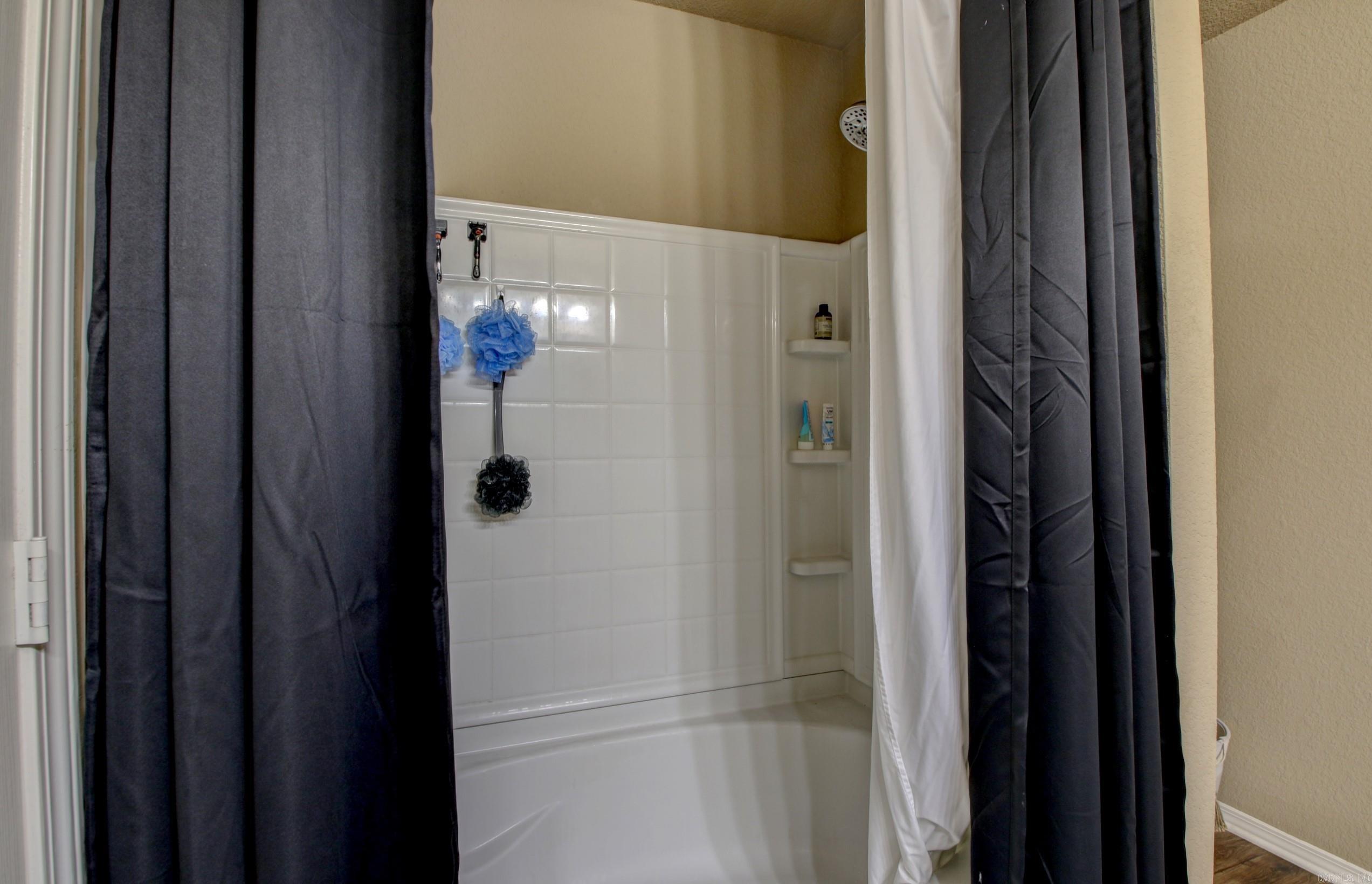 BENJAMIN GROVE - Residential