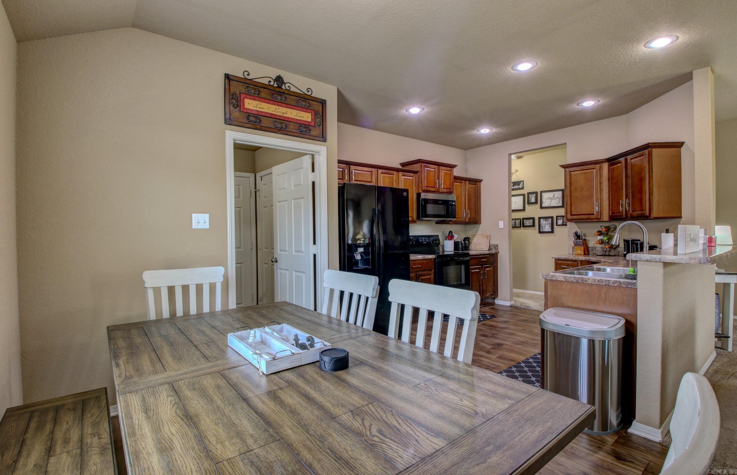 BENJAMIN GROVE - Residential