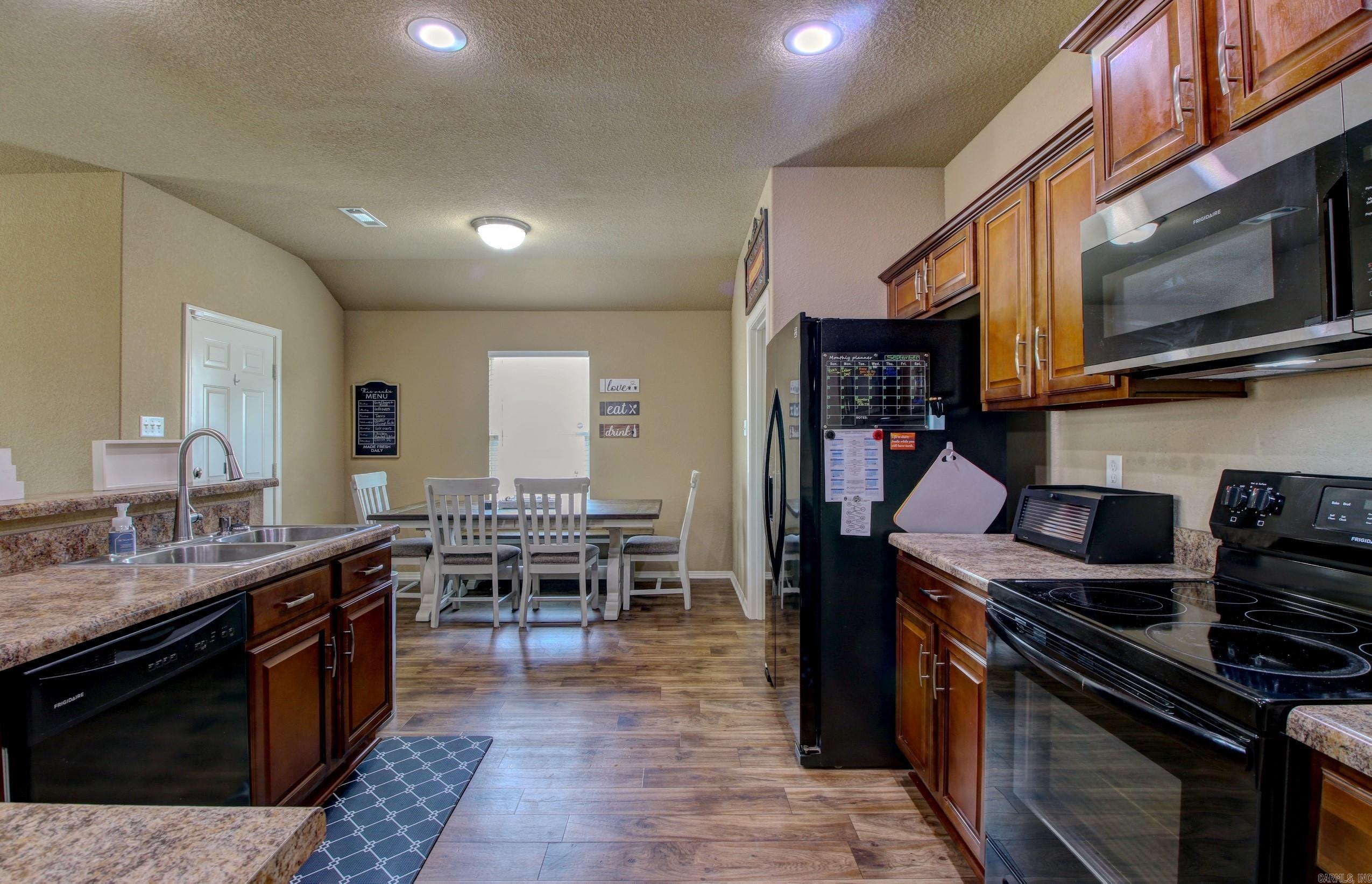 BENJAMIN GROVE - Residential