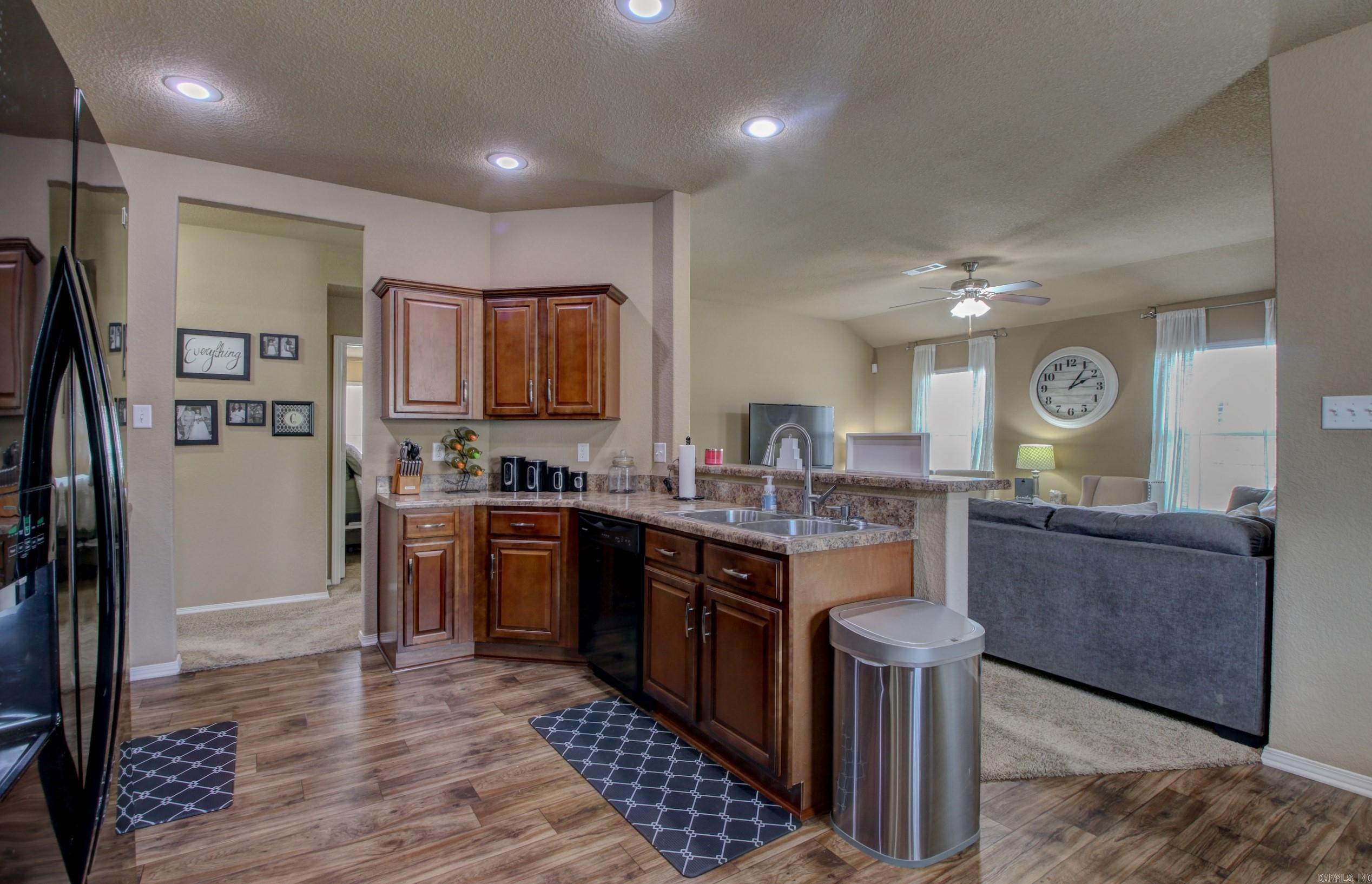 BENJAMIN GROVE - Residential