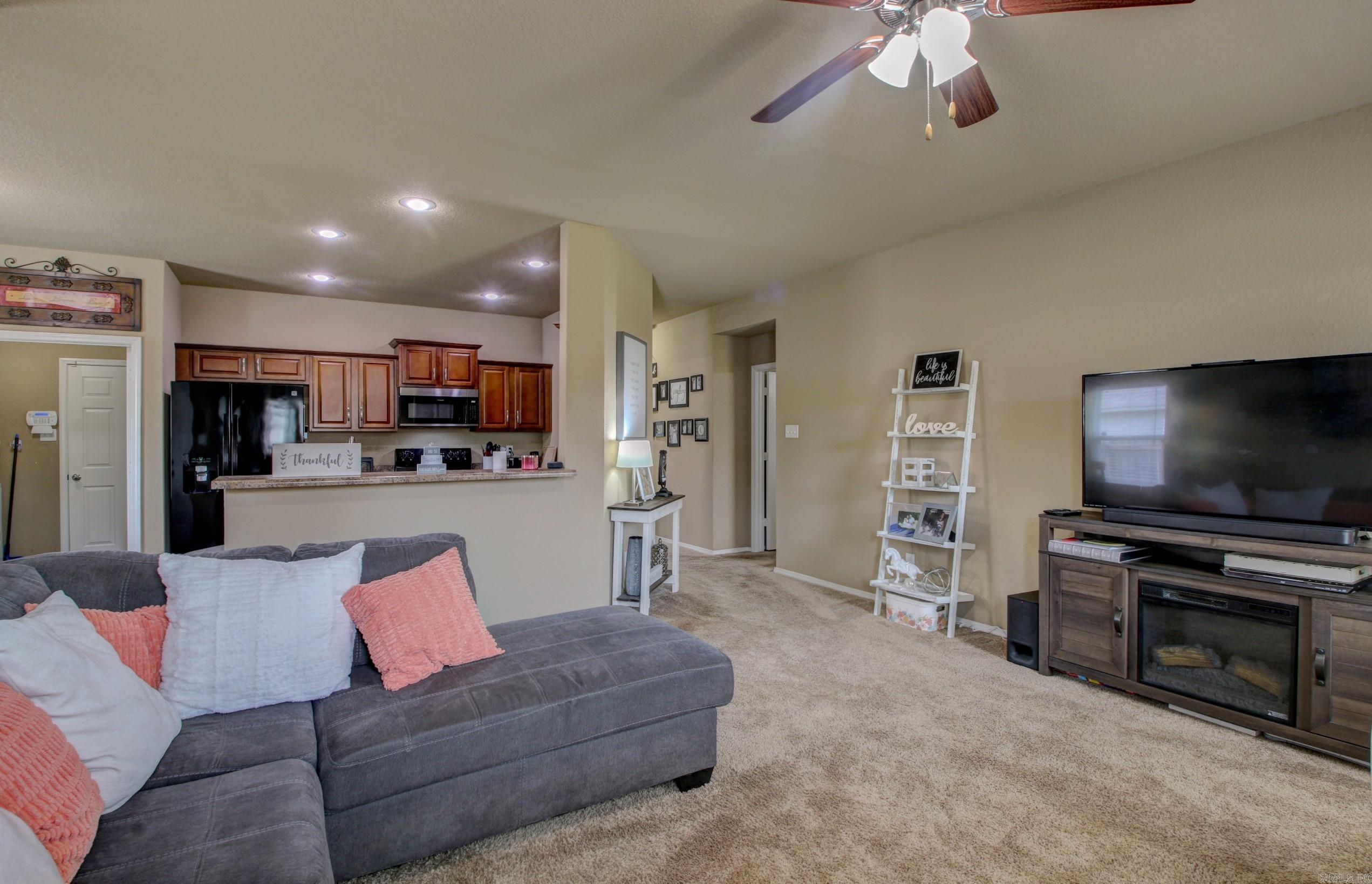 BENJAMIN GROVE - Residential