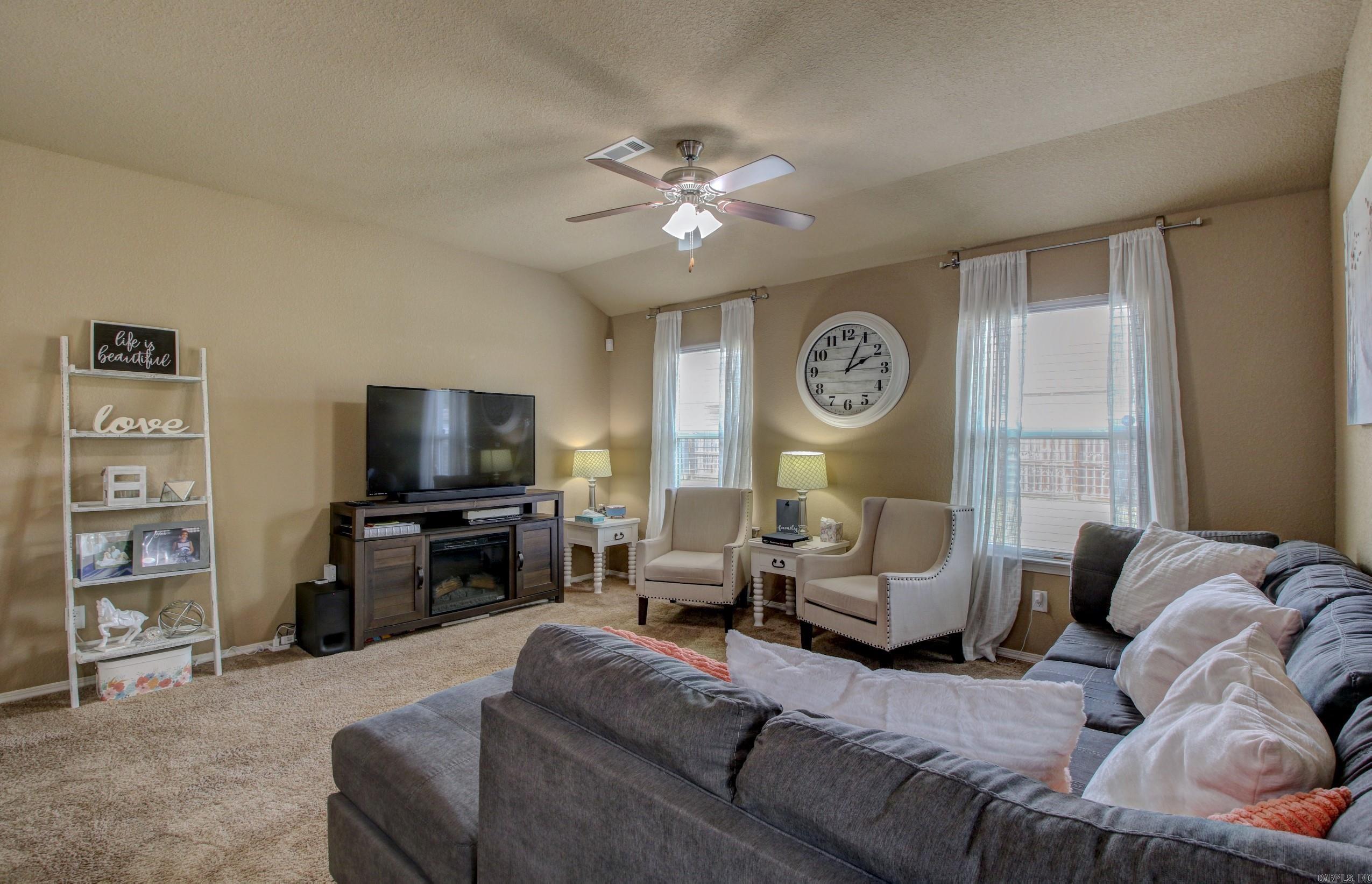 BENJAMIN GROVE - Residential